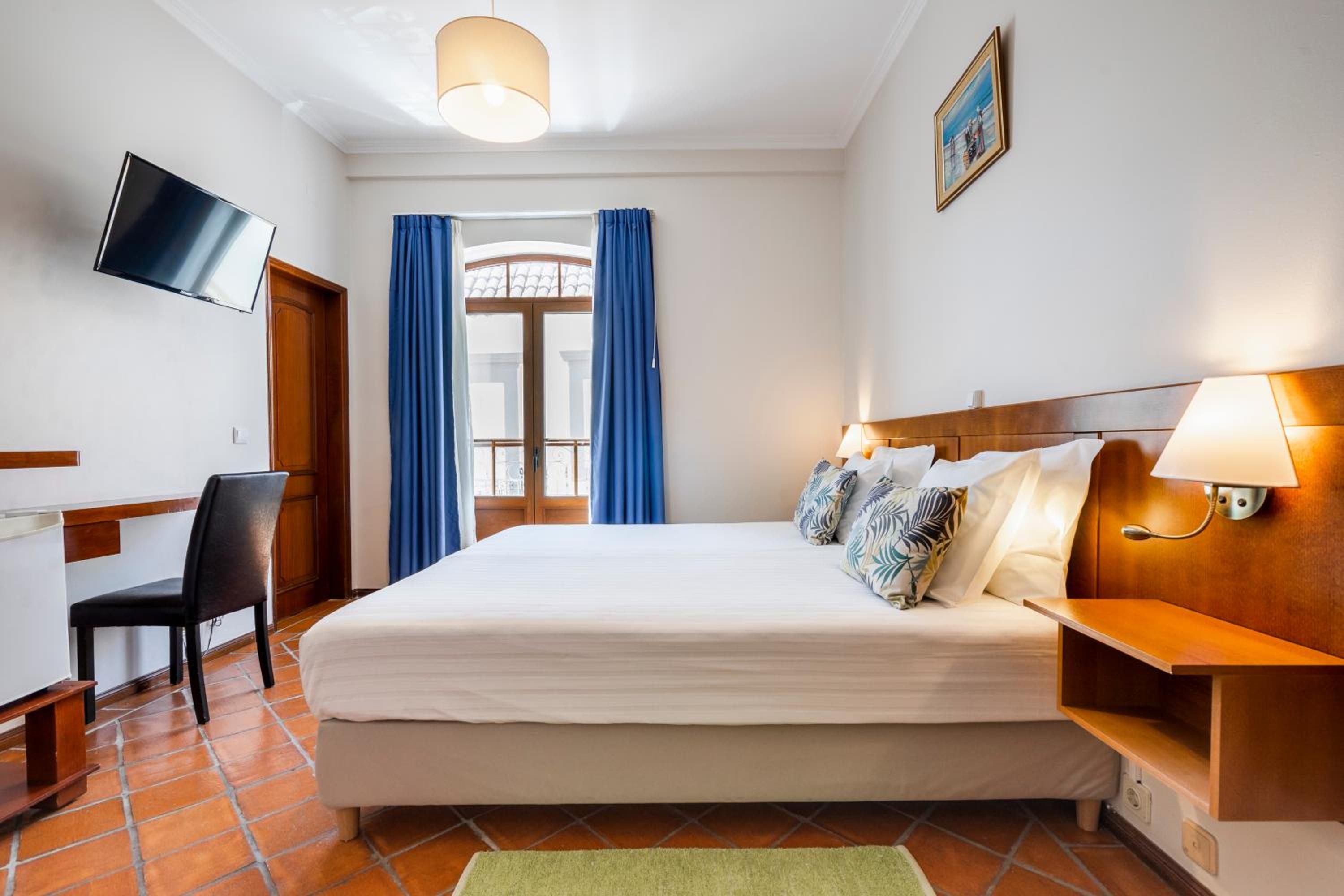 Double or Twin Room - Photo 2