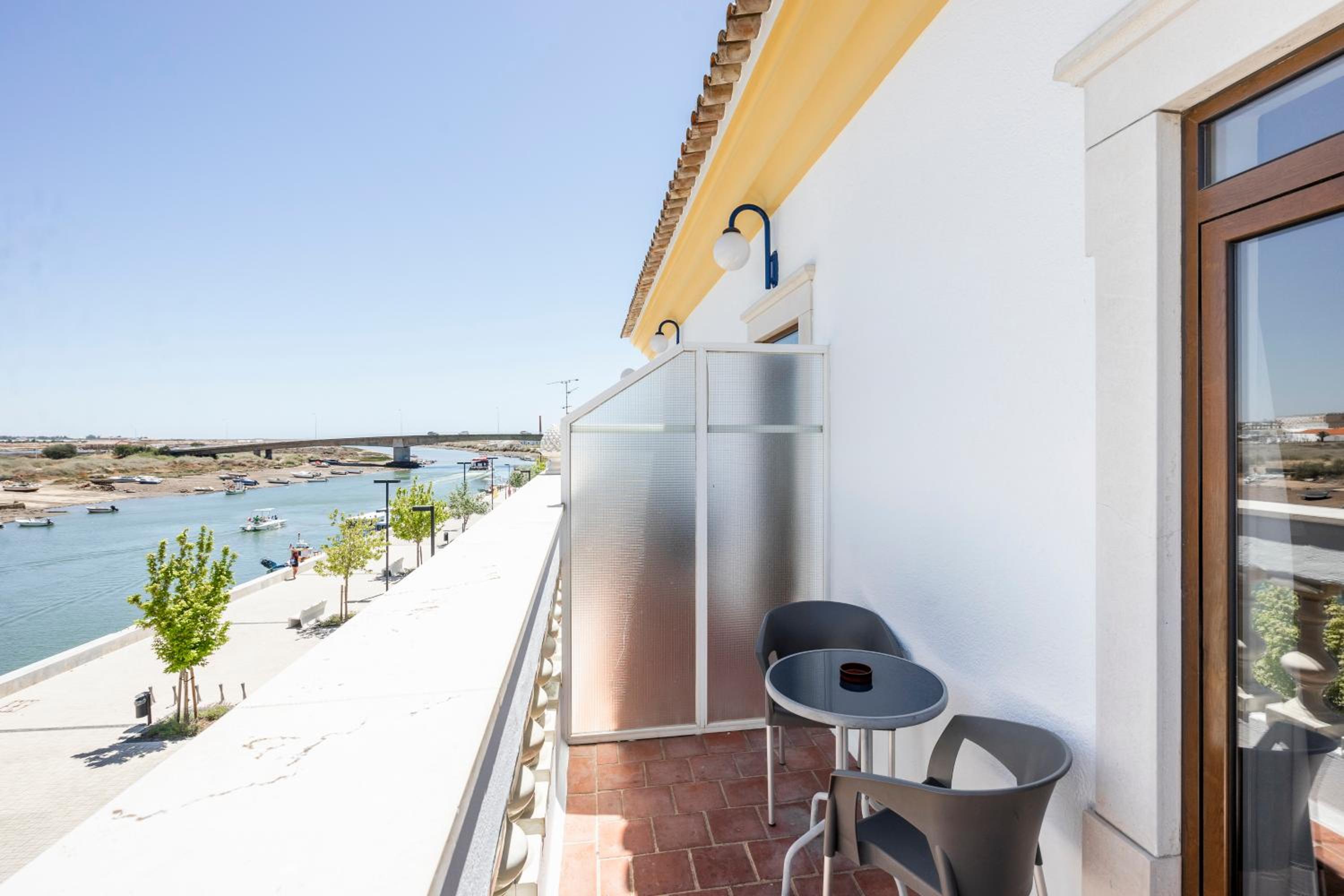 Superior Double or Twin Room with River View - Photo 5