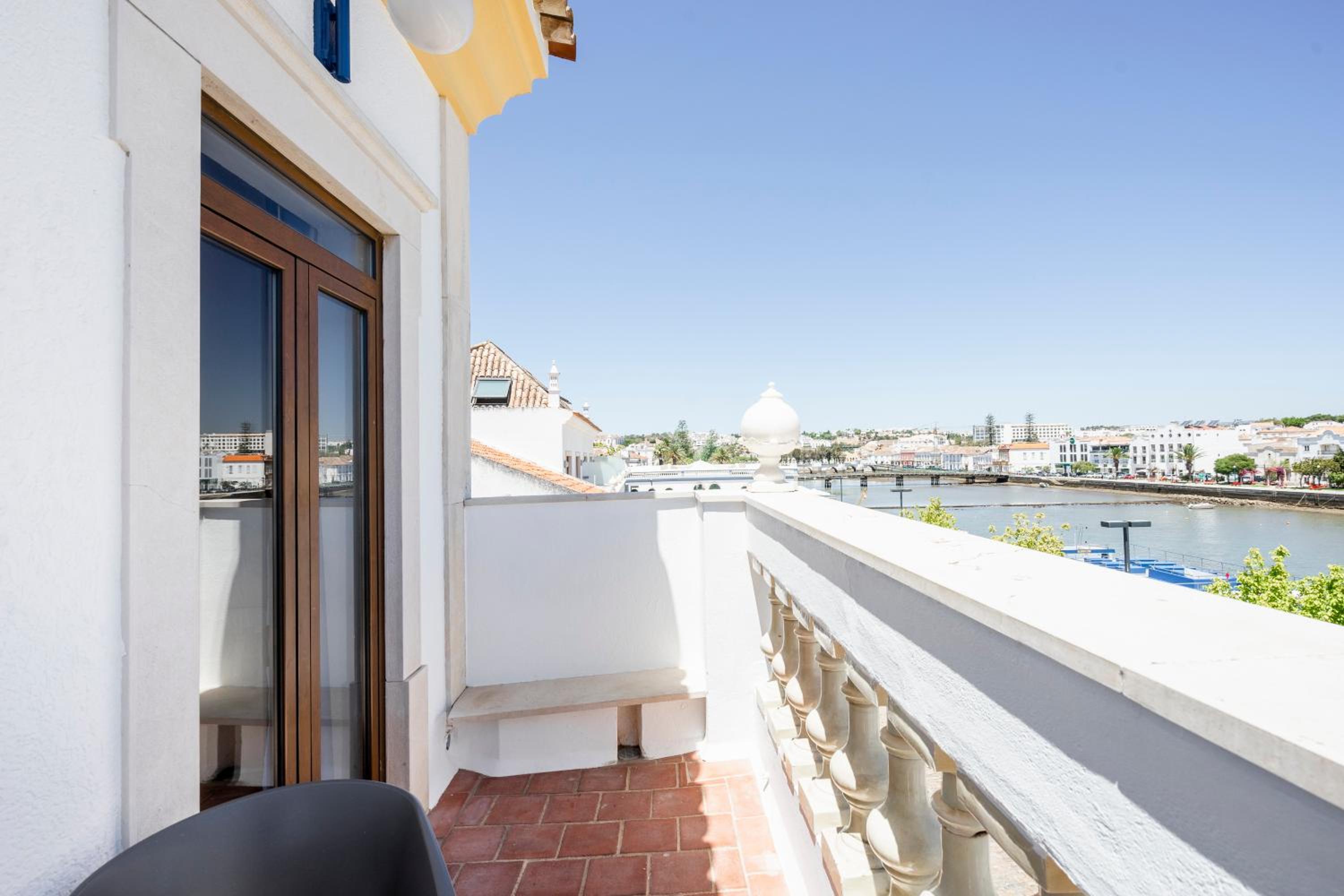 Superior Double or Twin Room with River View - Photo 3