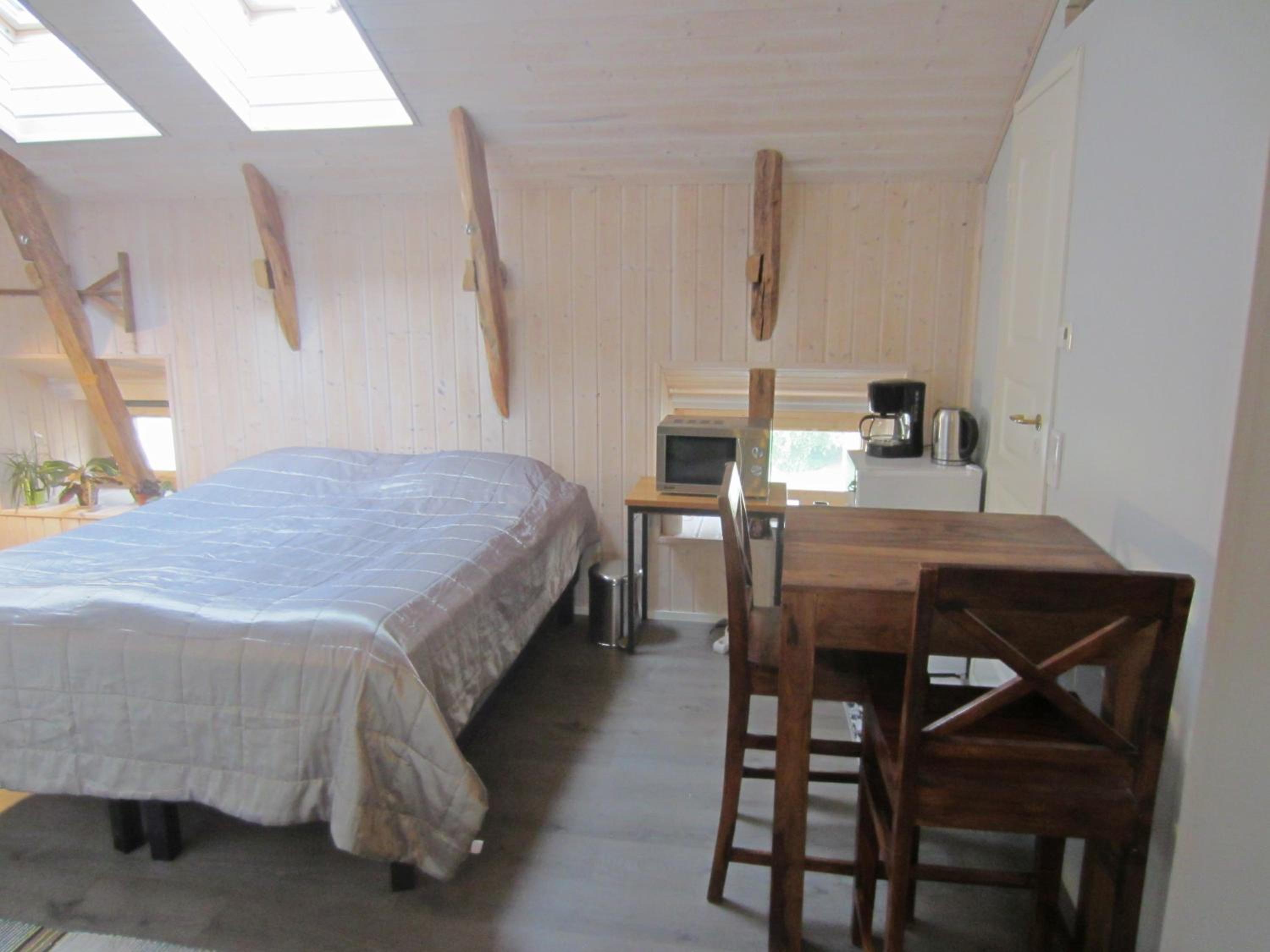 Studio Apartment - Photo 1