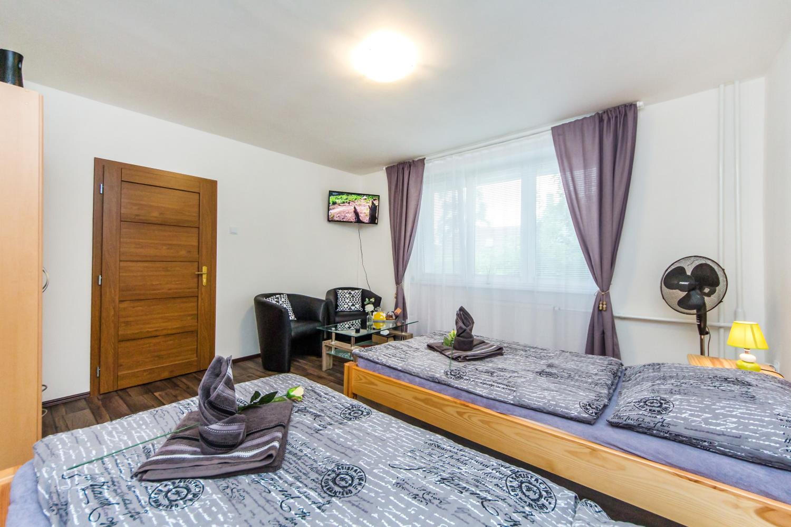 Standard Twin Room - Photo 4