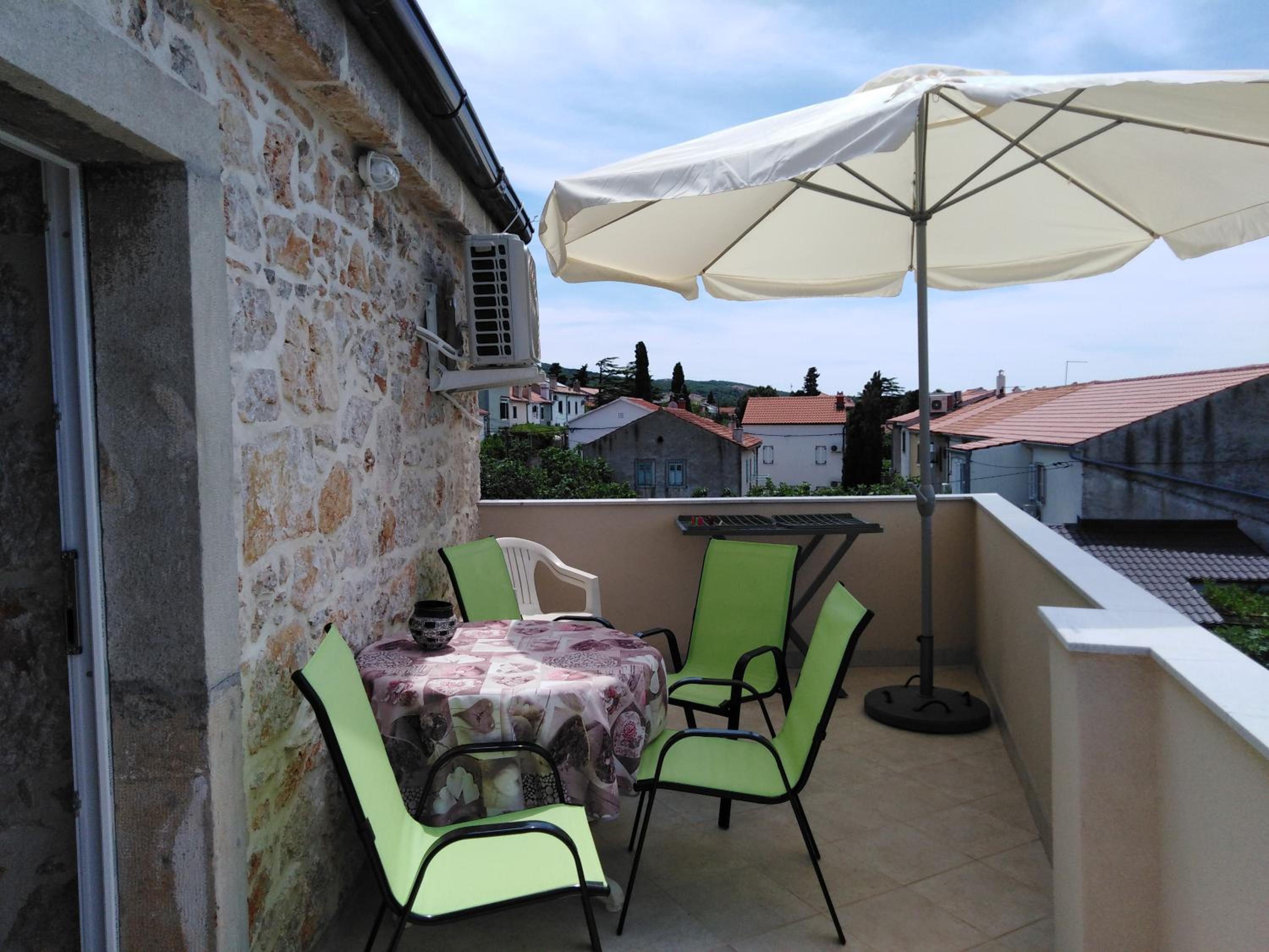 Studio Apartment - Photo 33