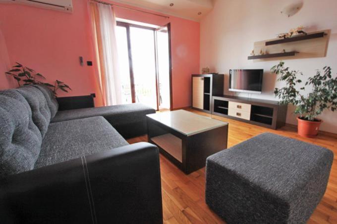 Apartment photo 2