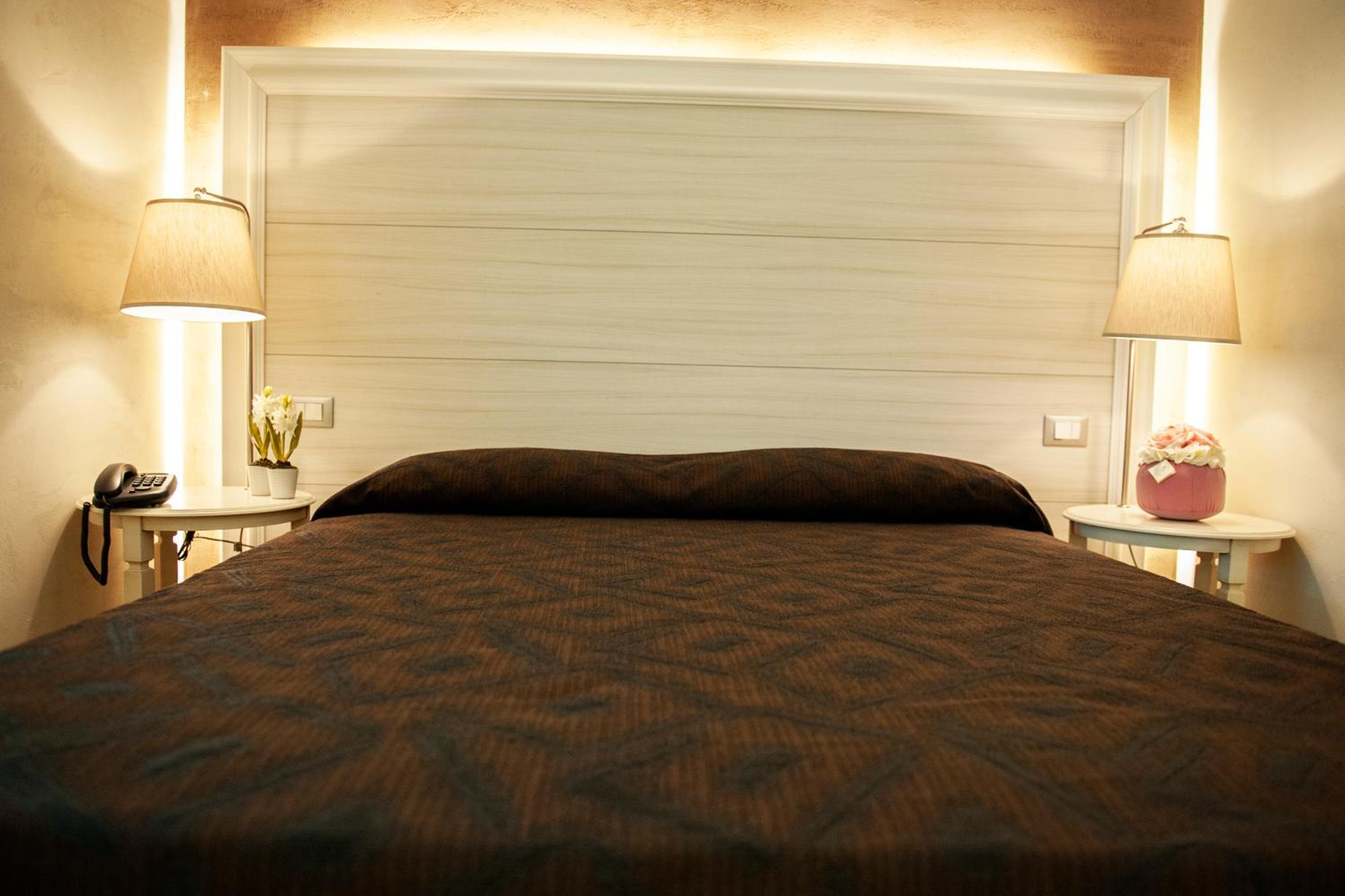 Superior Double or Twin Room - Photo 11