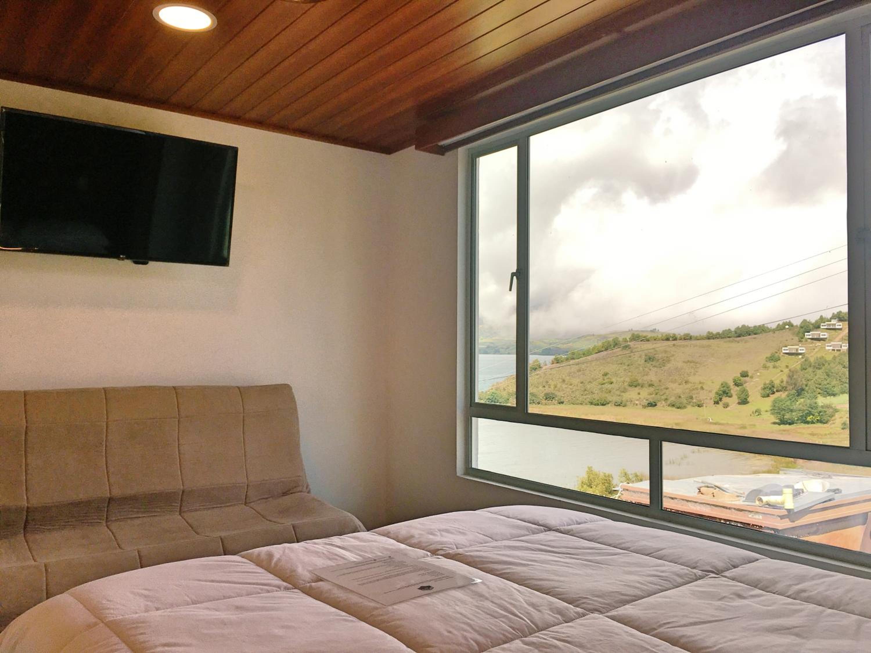 Family Room with Lake View photo 3