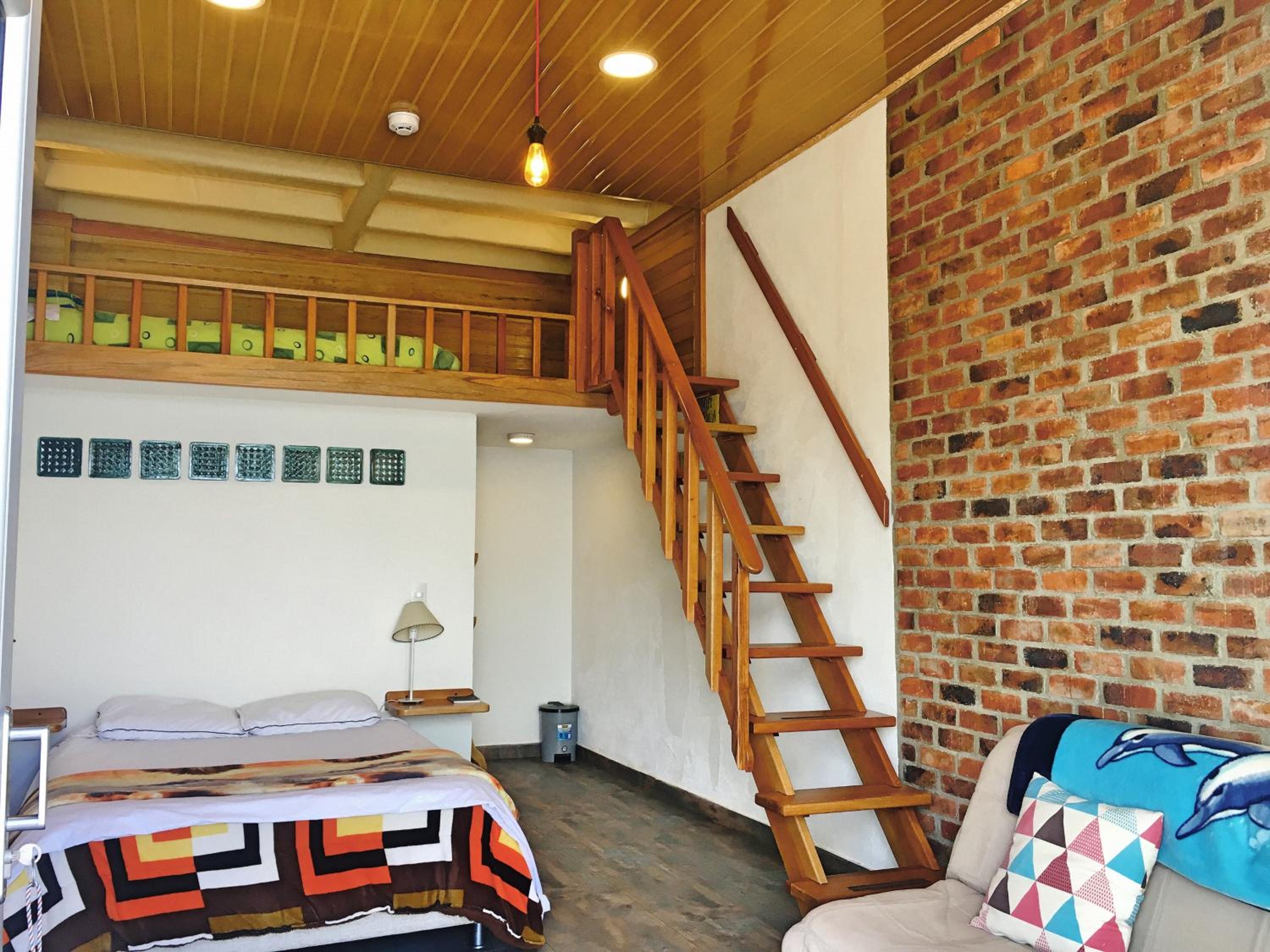 Family Room with Lake View photo 3