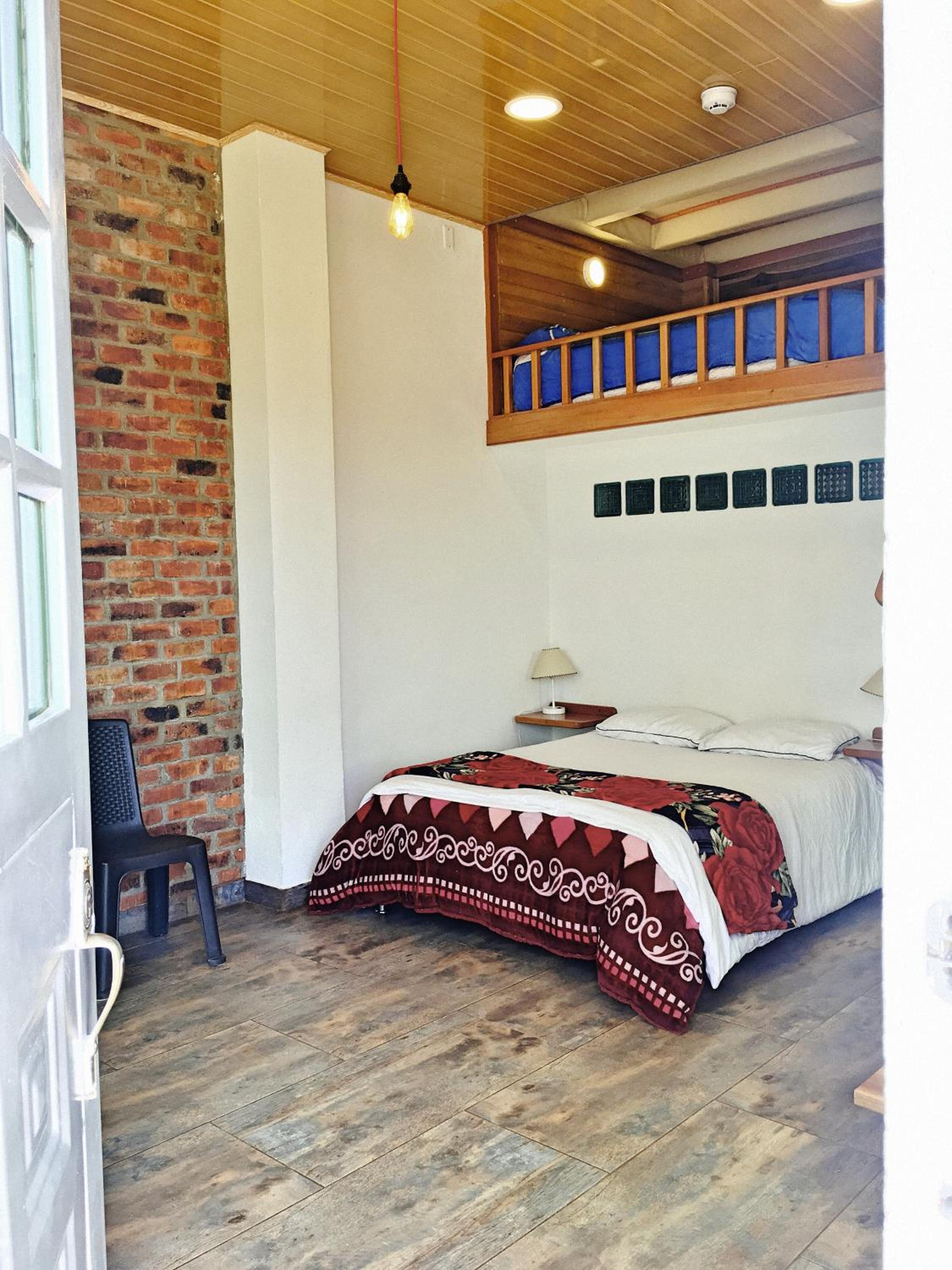 Family Room with Lake View photo 2