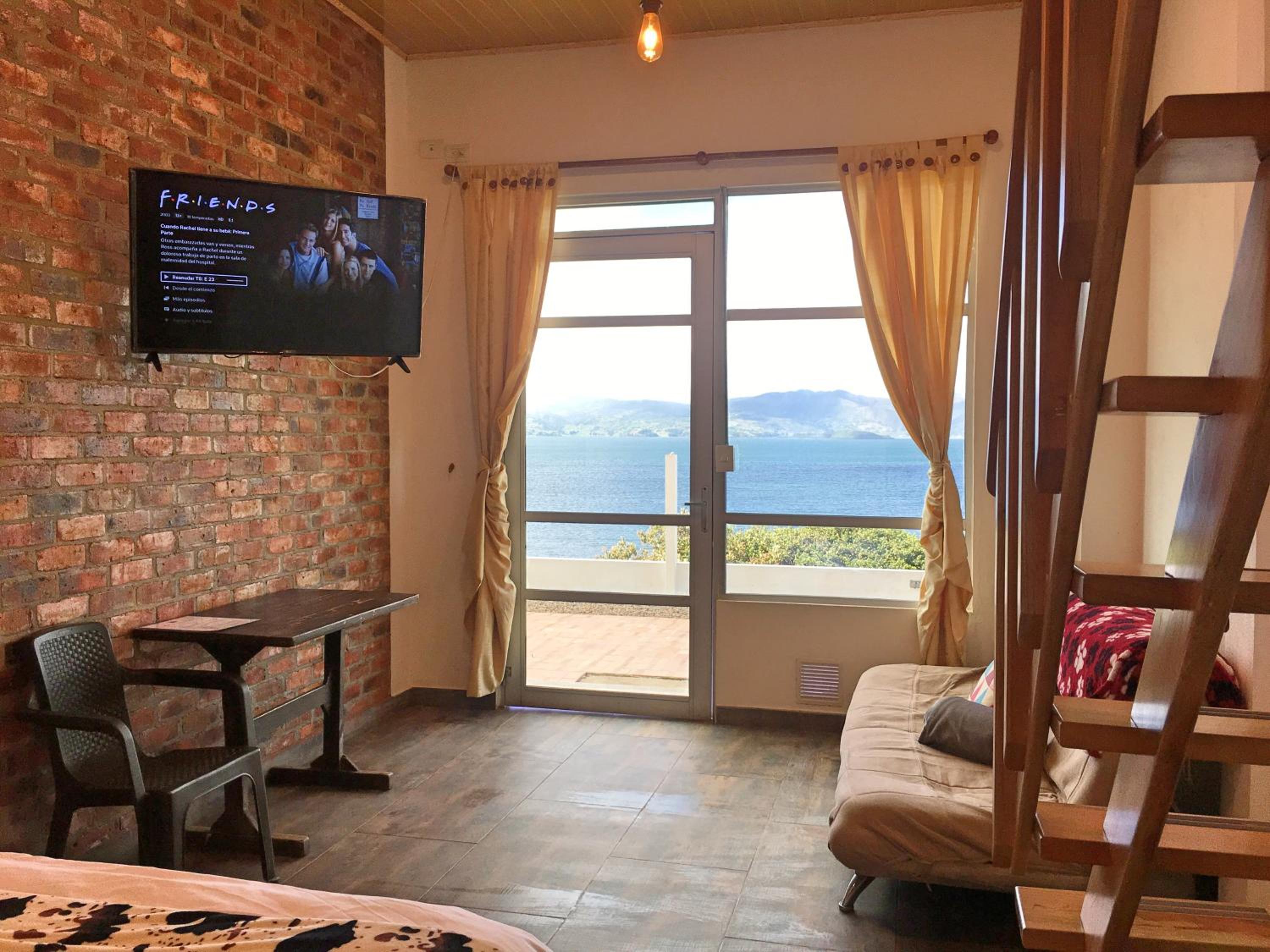 Family Room with Lake View photo 3