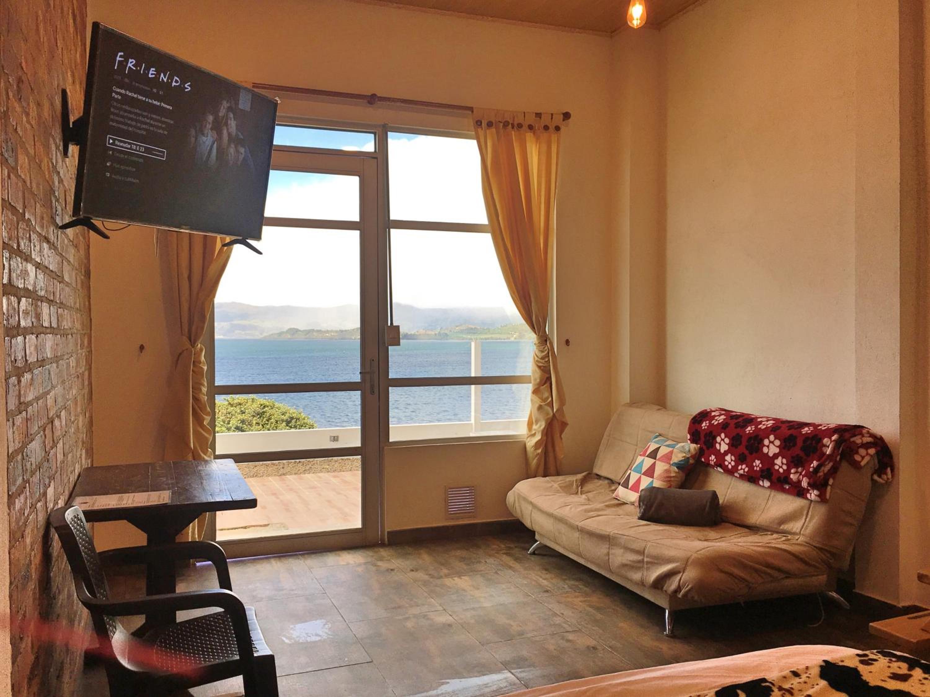 Family Room with Lake View photo 2