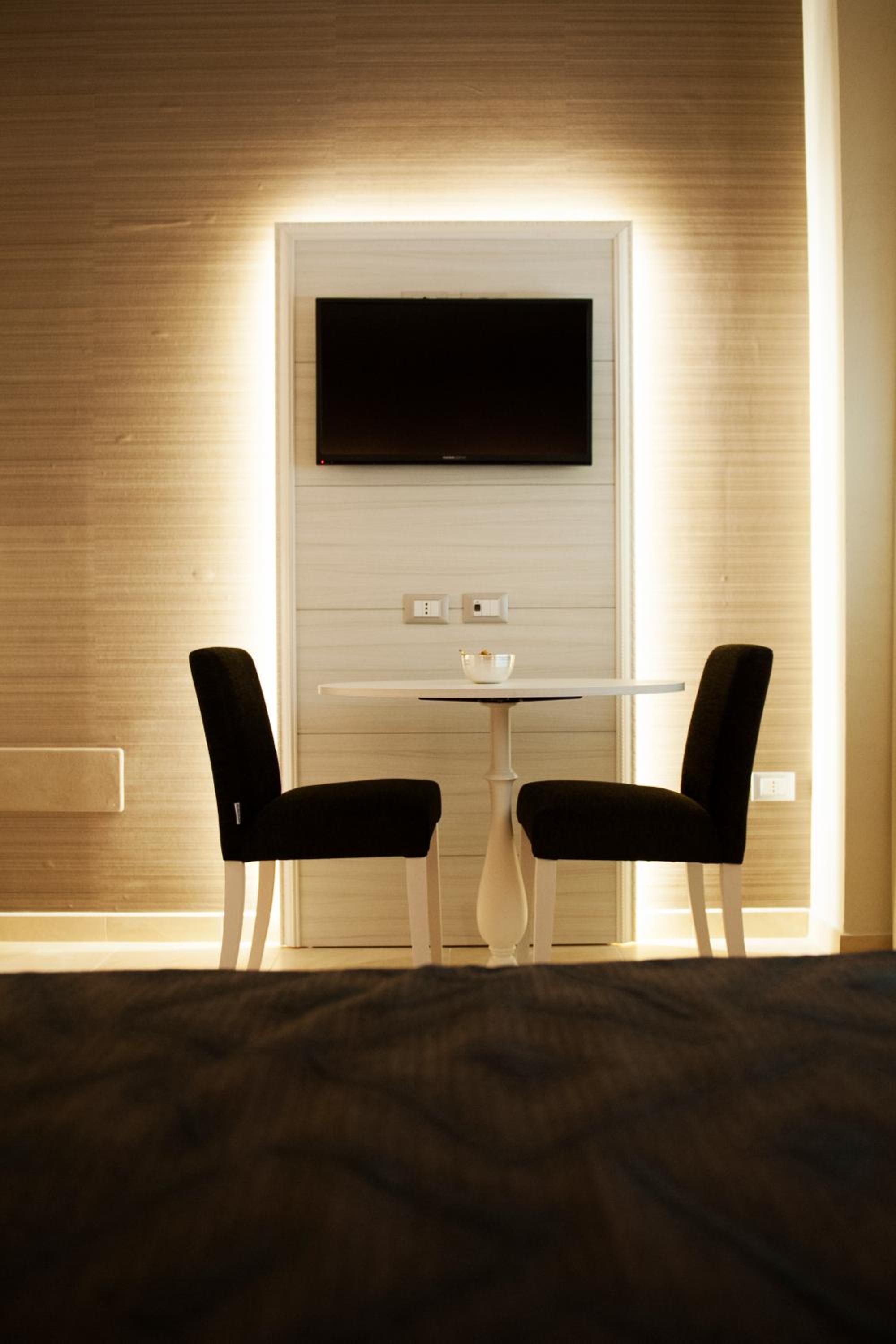Superior Quadruple Room - Photo 9