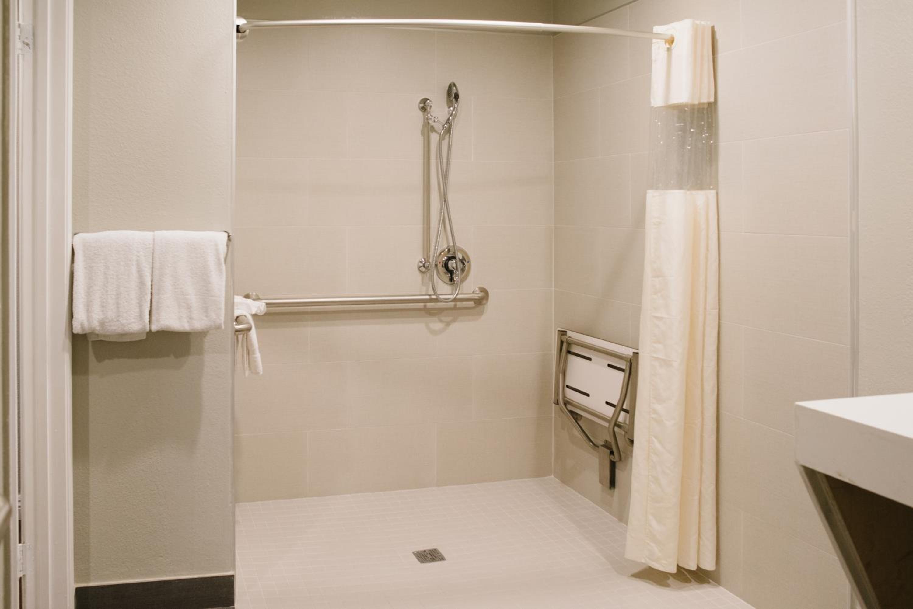 Queen Room - Disability Access photo 3