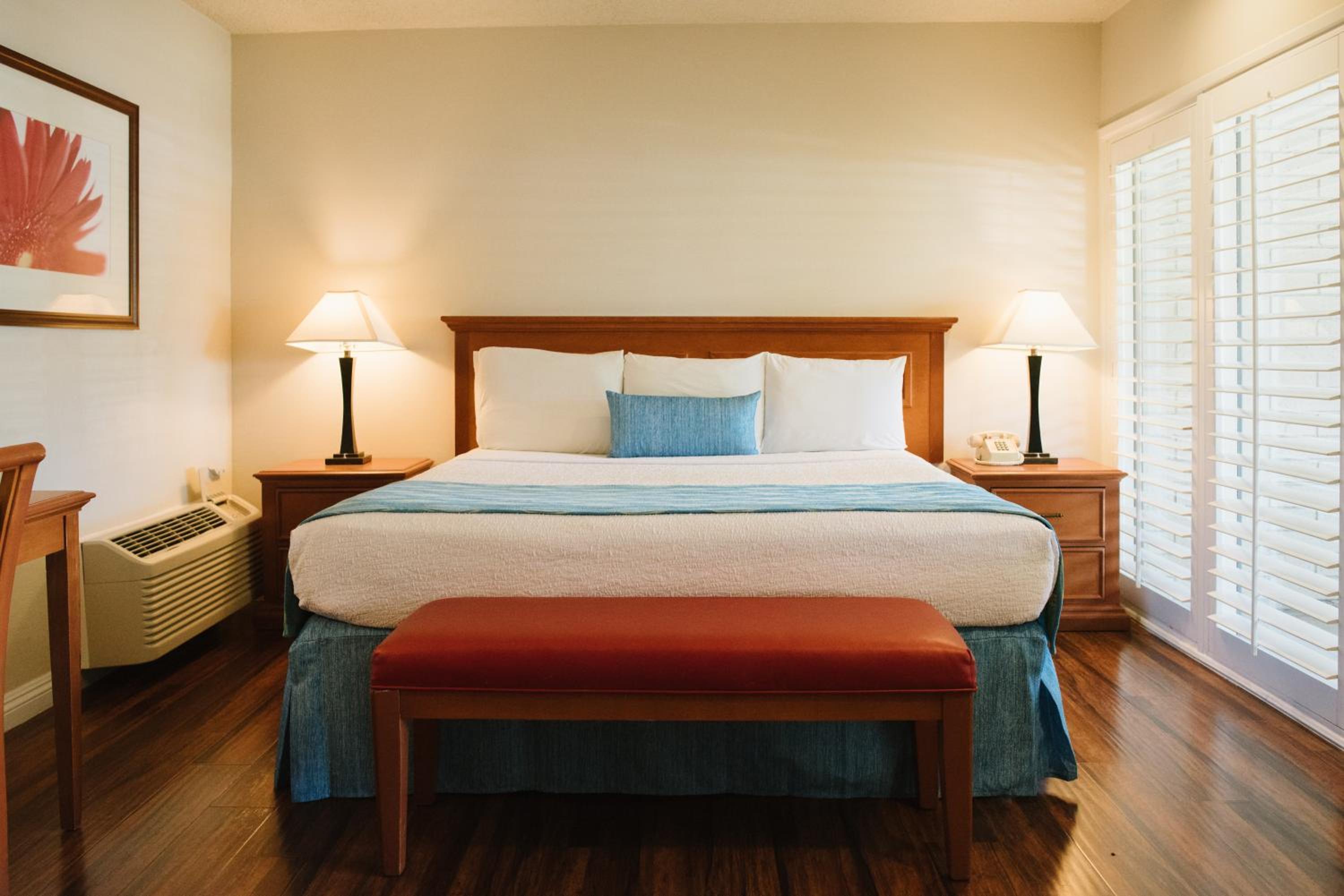 Standard King Room - Photo 1