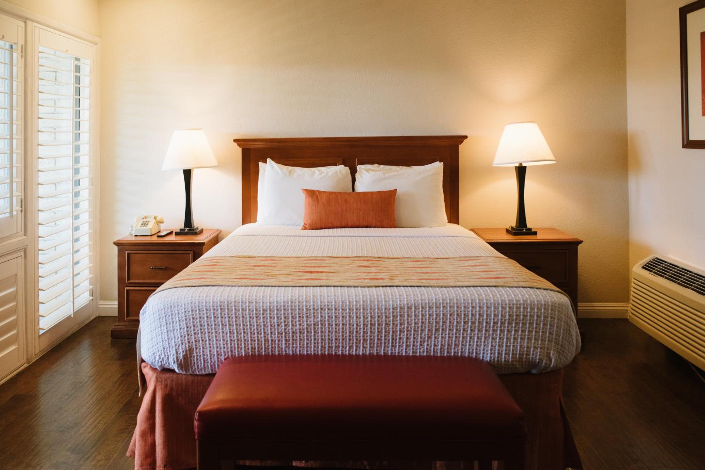 Standard Queen Room - Photo 1