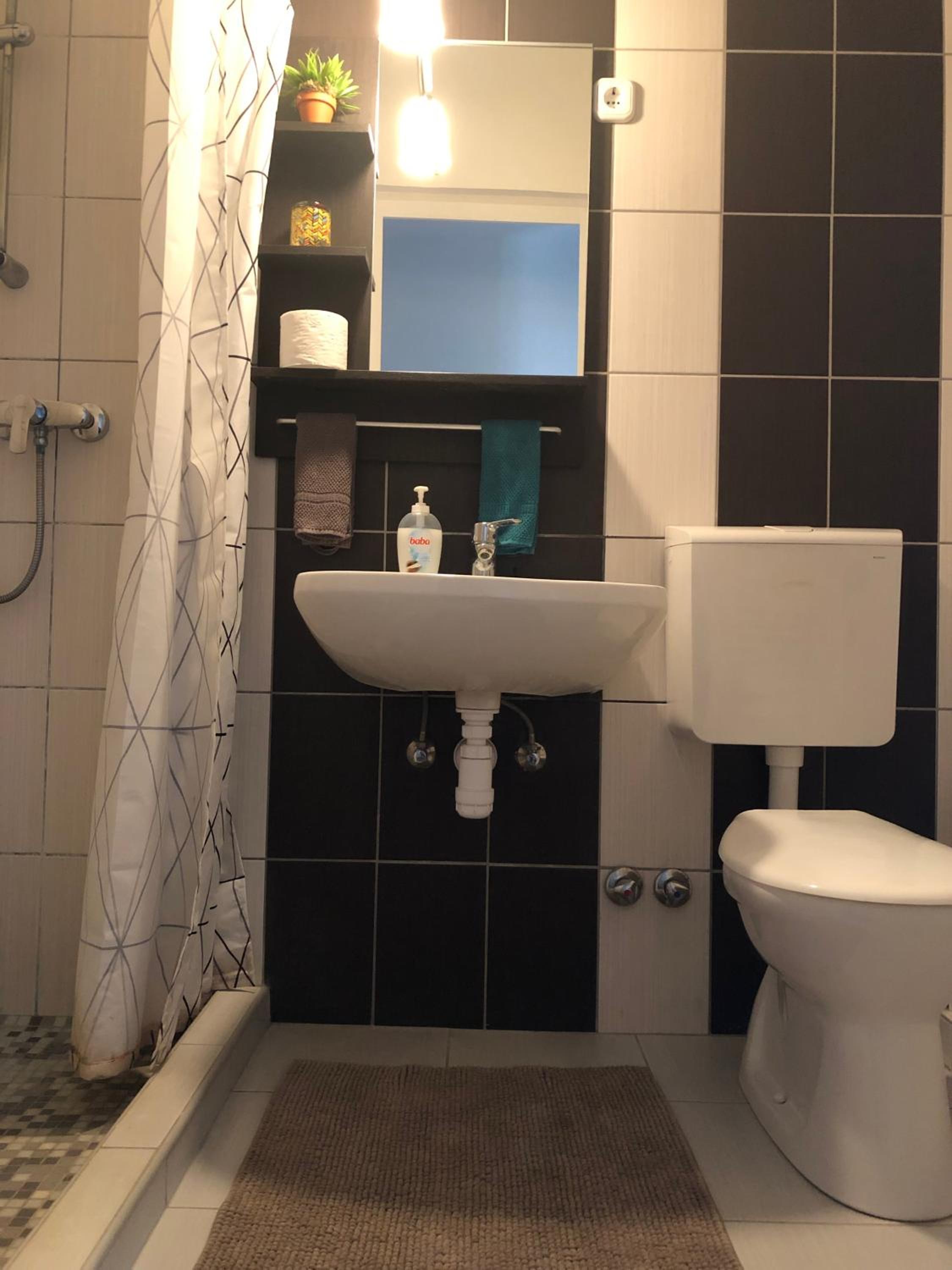 Standard Twin Room with Private Bathroom photo 3