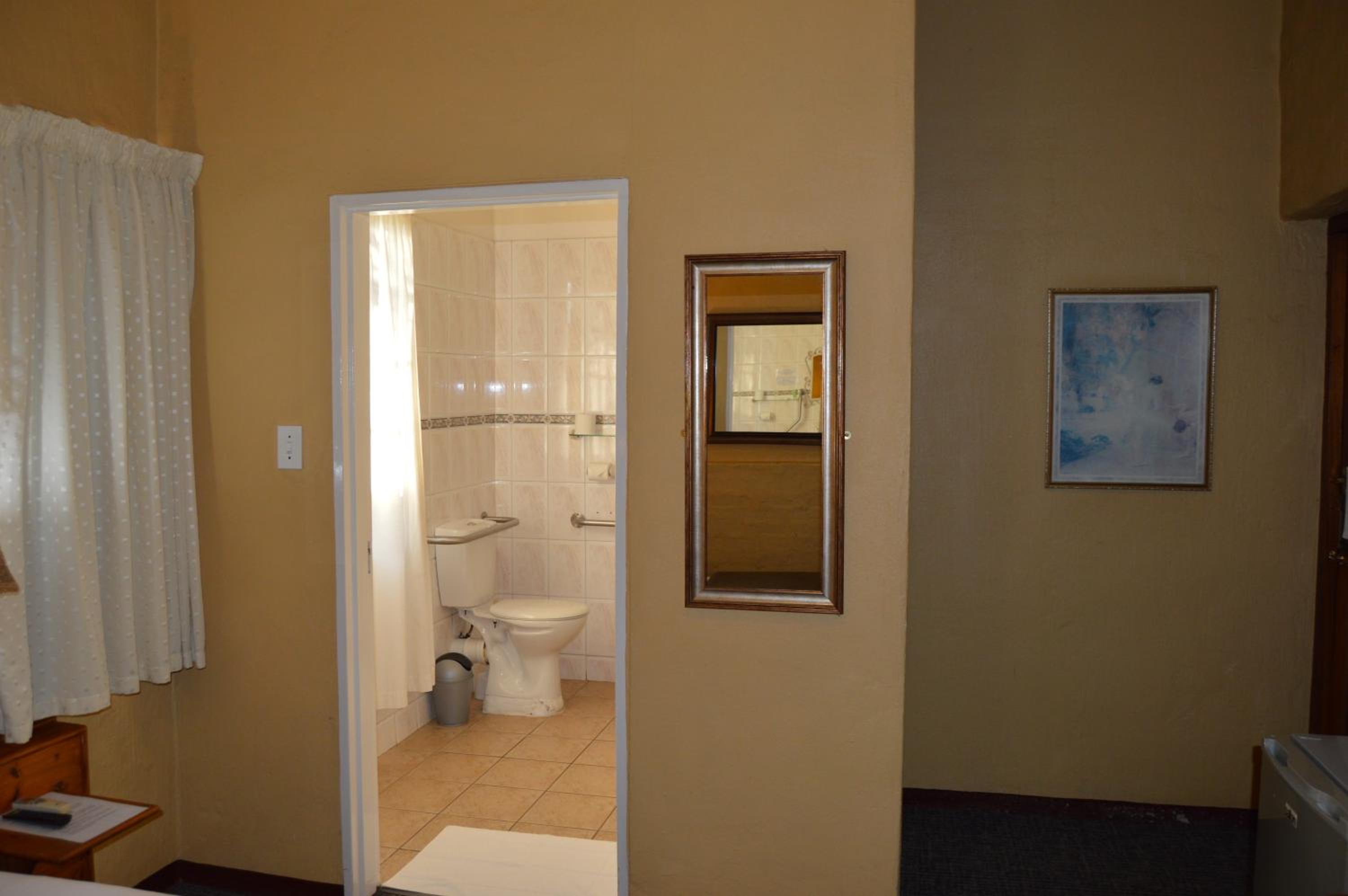 Budget Double Room photo 3
