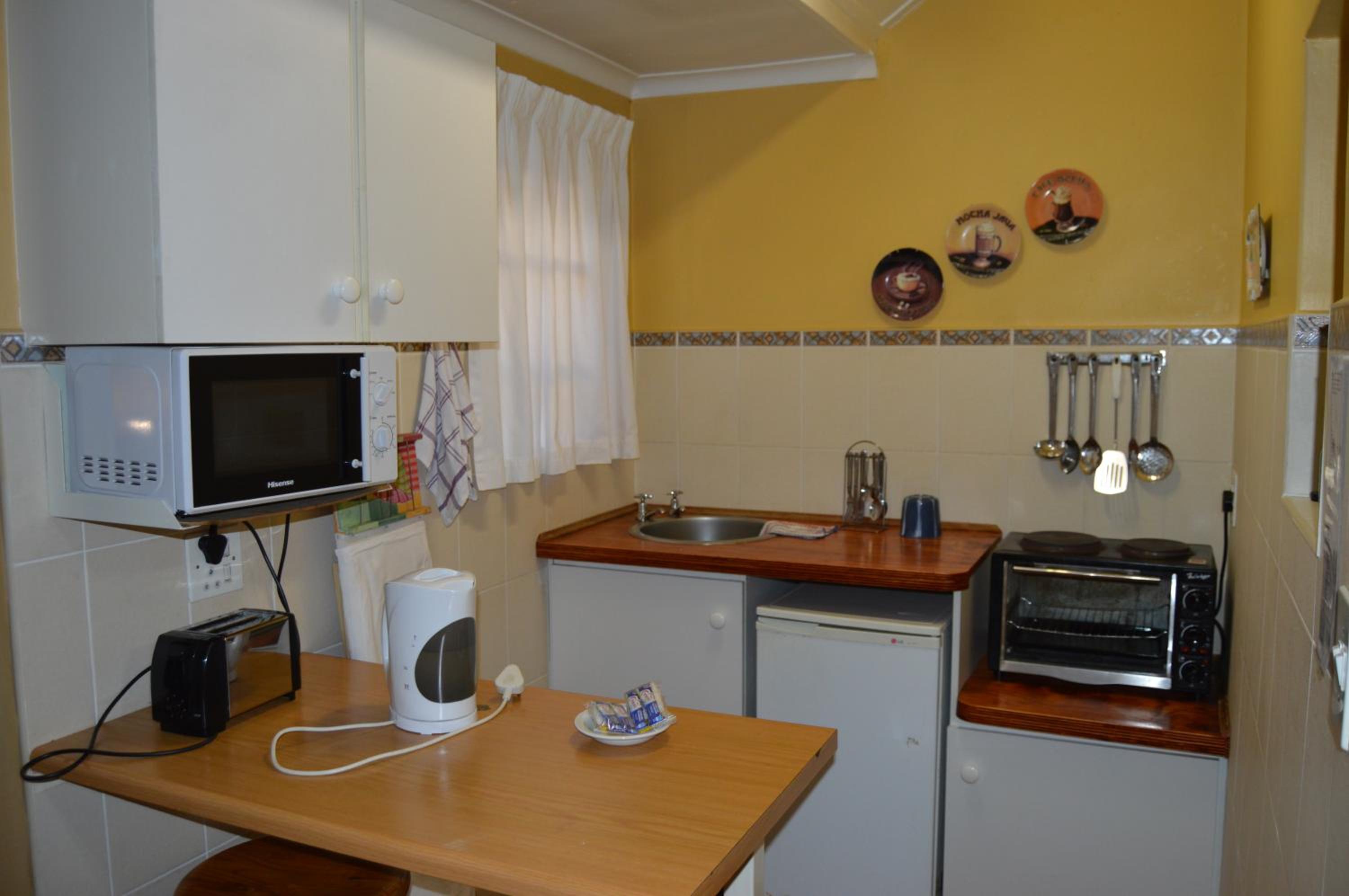 Family Room With Kitchenette photo 3