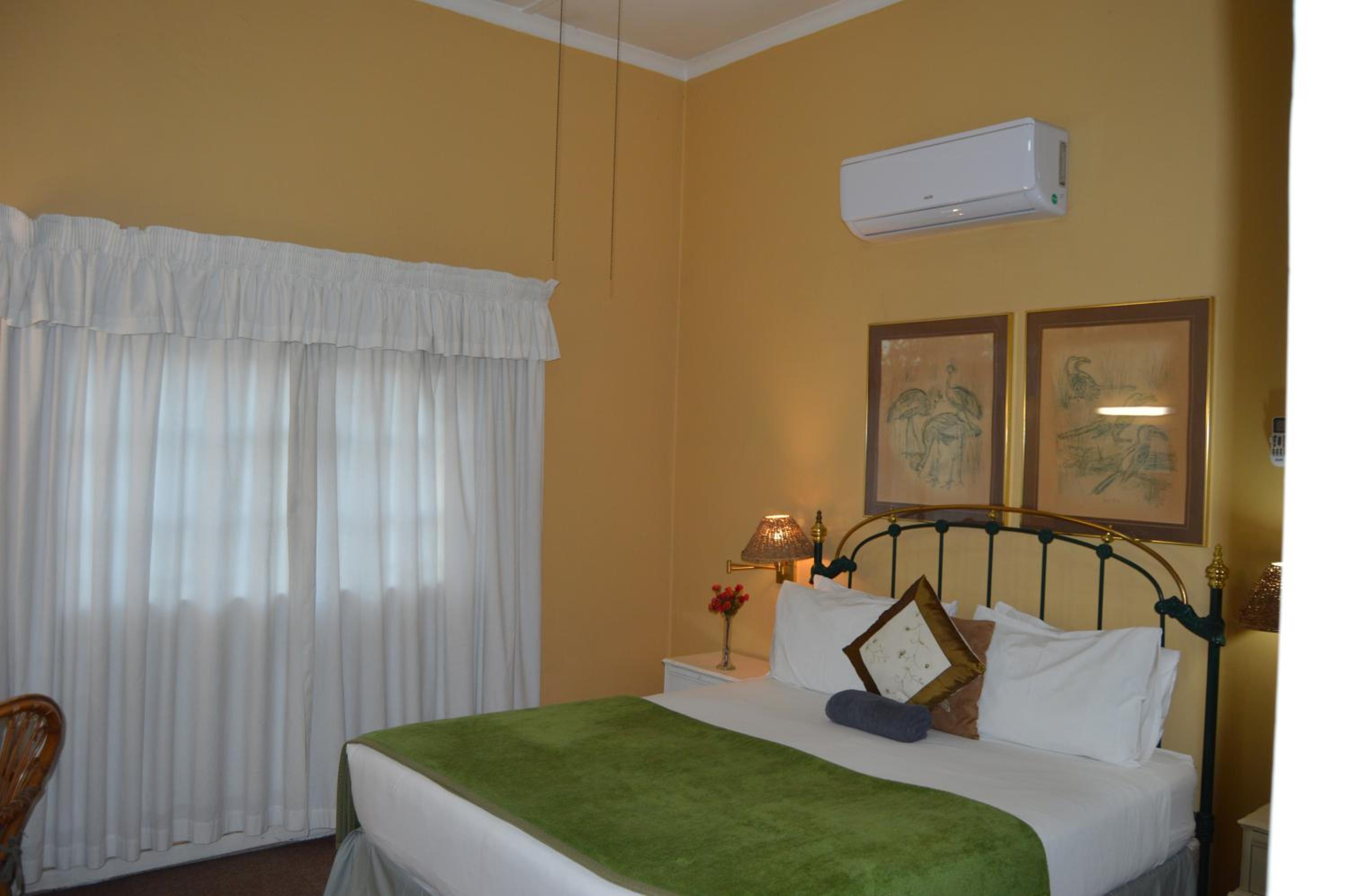 Deluxe Queen Room