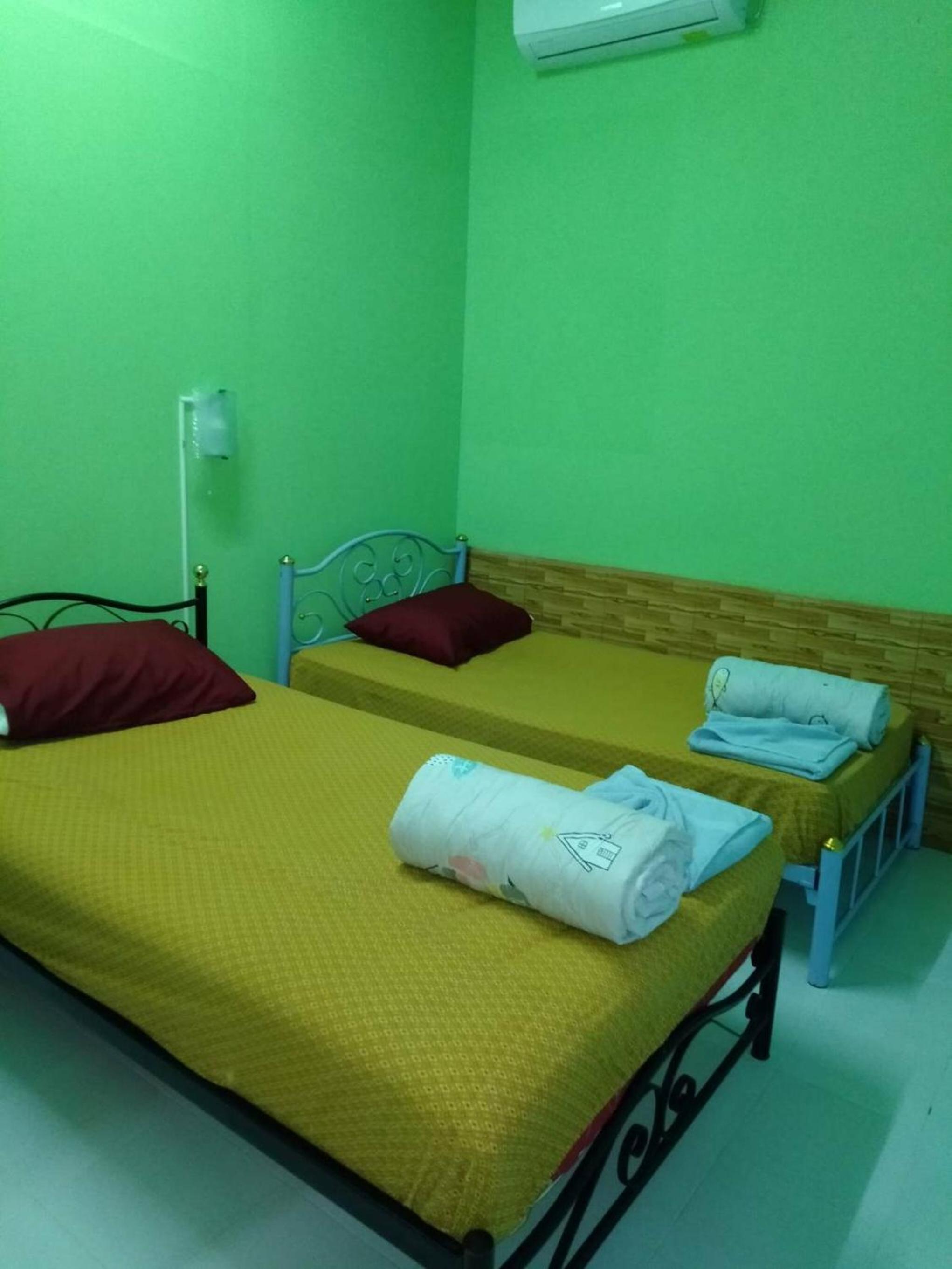 Standard Twin Room with Shared Bathroom