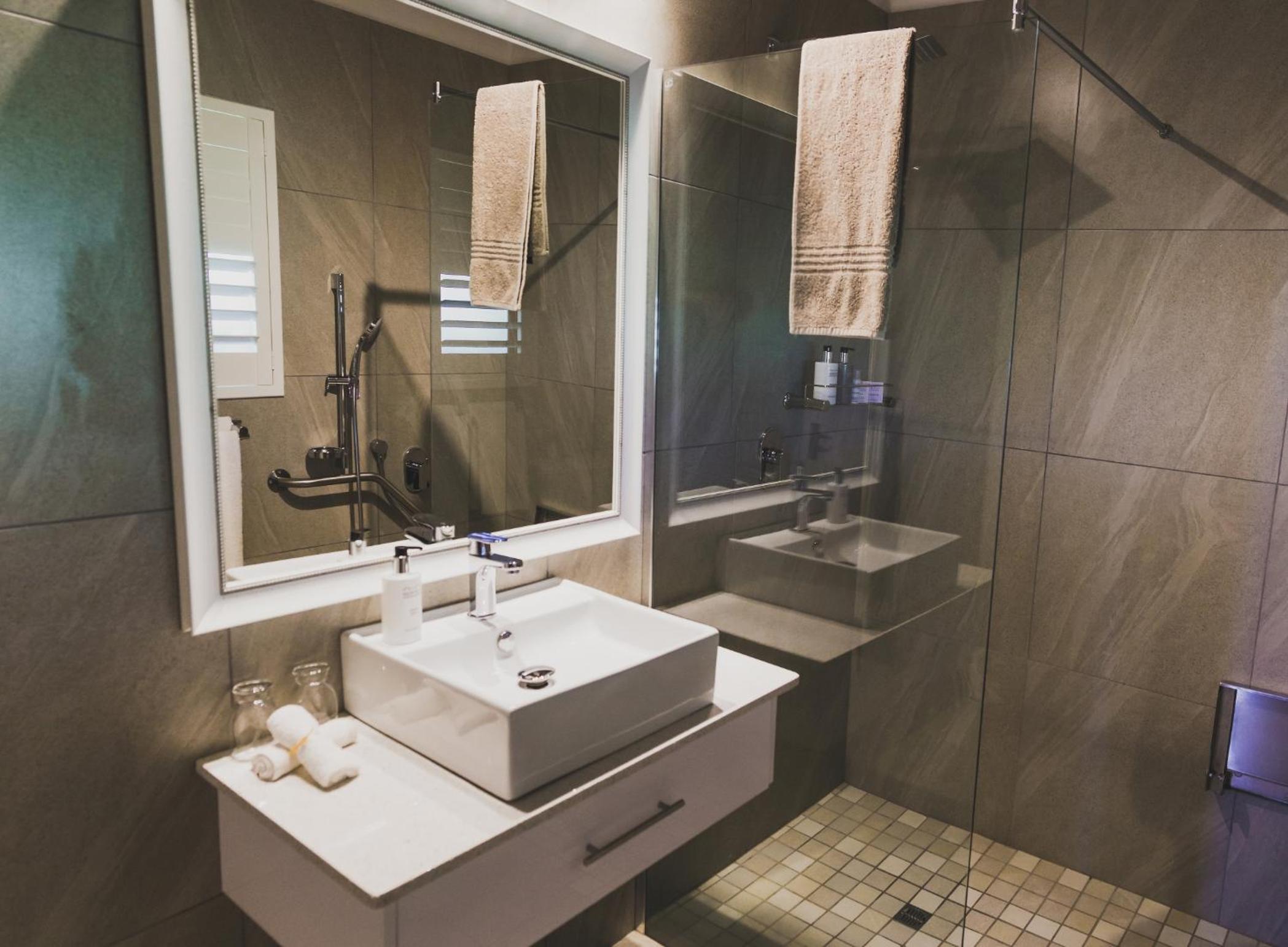 Two-Bedroom Suite - Photo 5