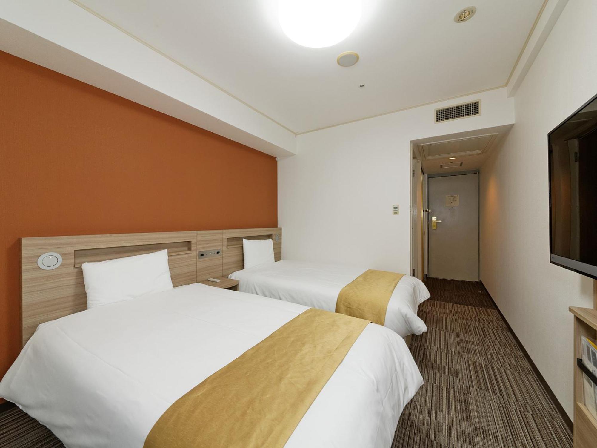 Standard Twin Room - Smoking photo 2