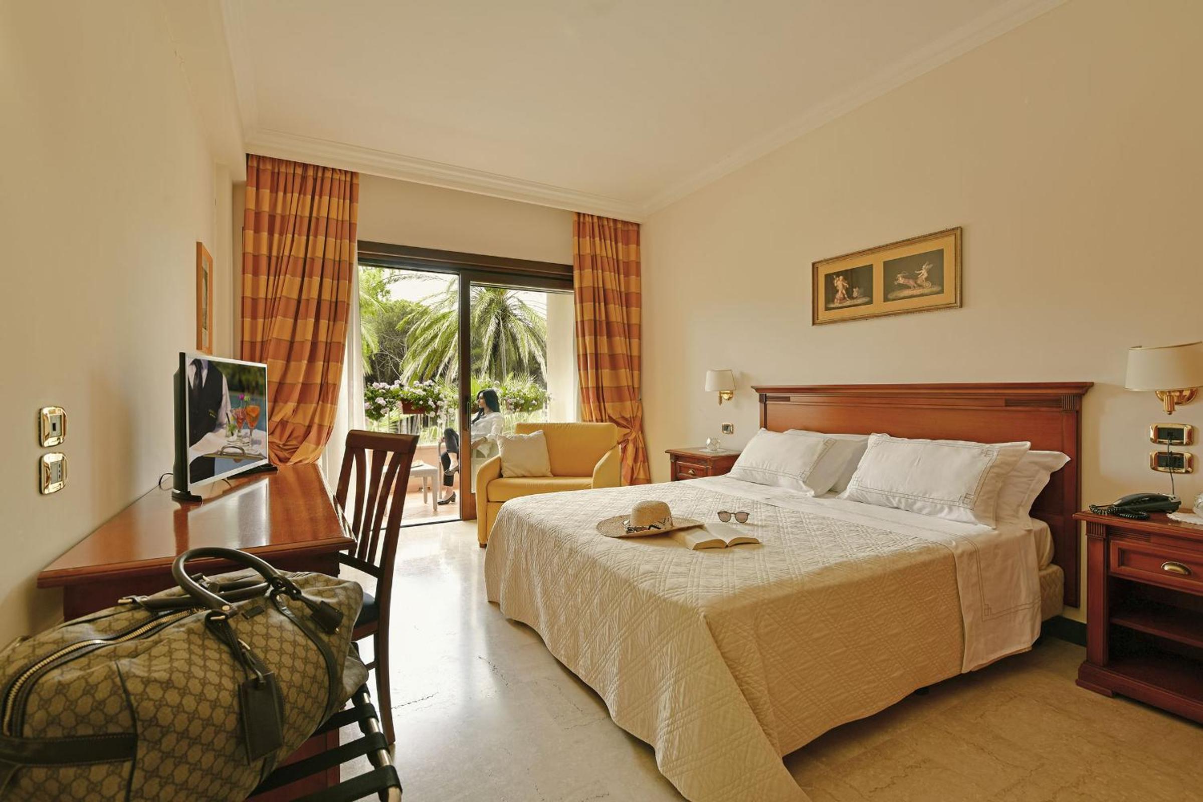 Deluxe Double or Twin Room photo 1