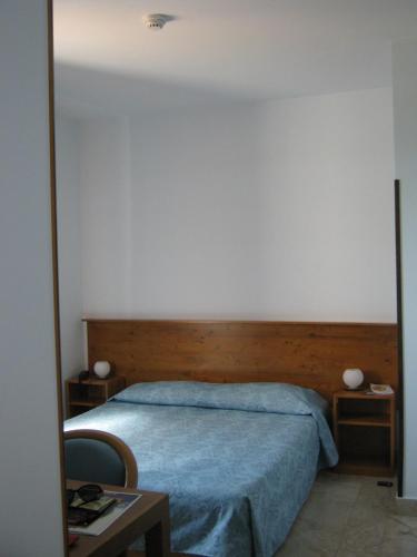 Double or Twin Room with Swimming Pool Access photo 3