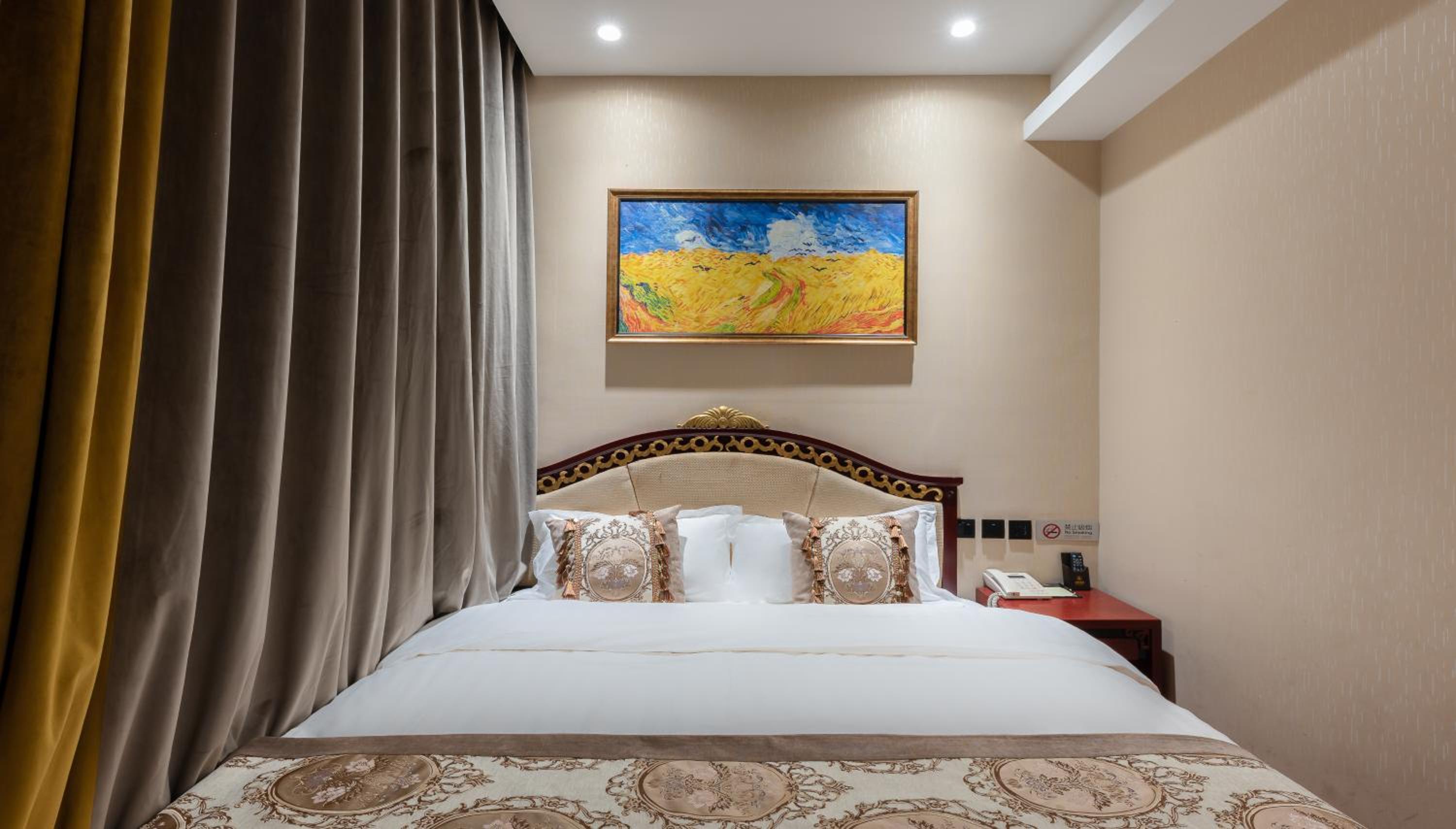 Standard Queen Room