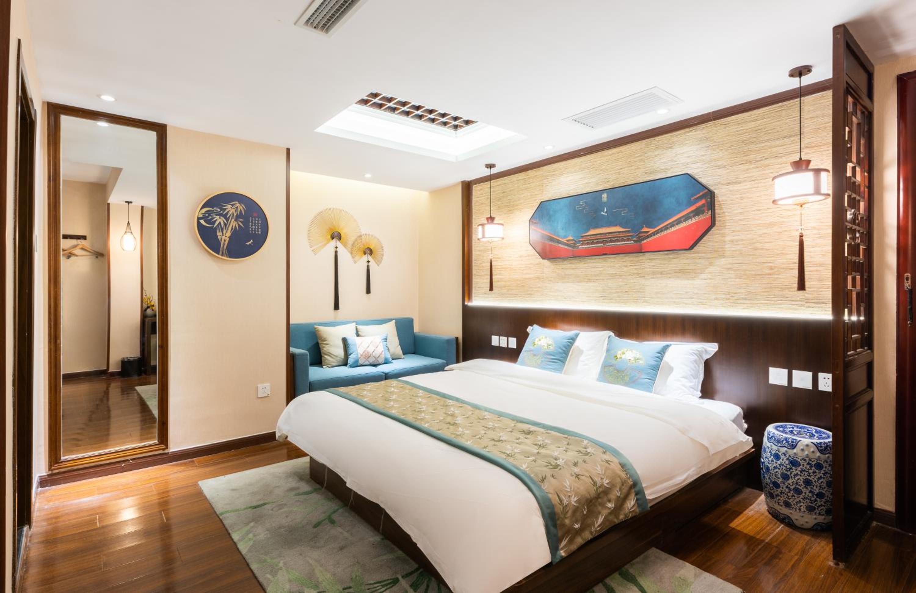 Deluxe Queen Room