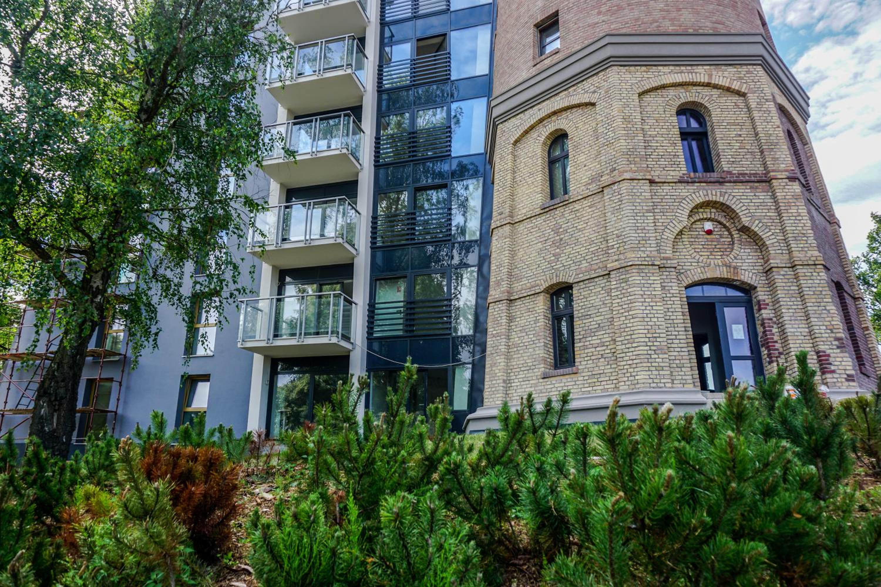 Three-Bedroom Apartment - Photo 3