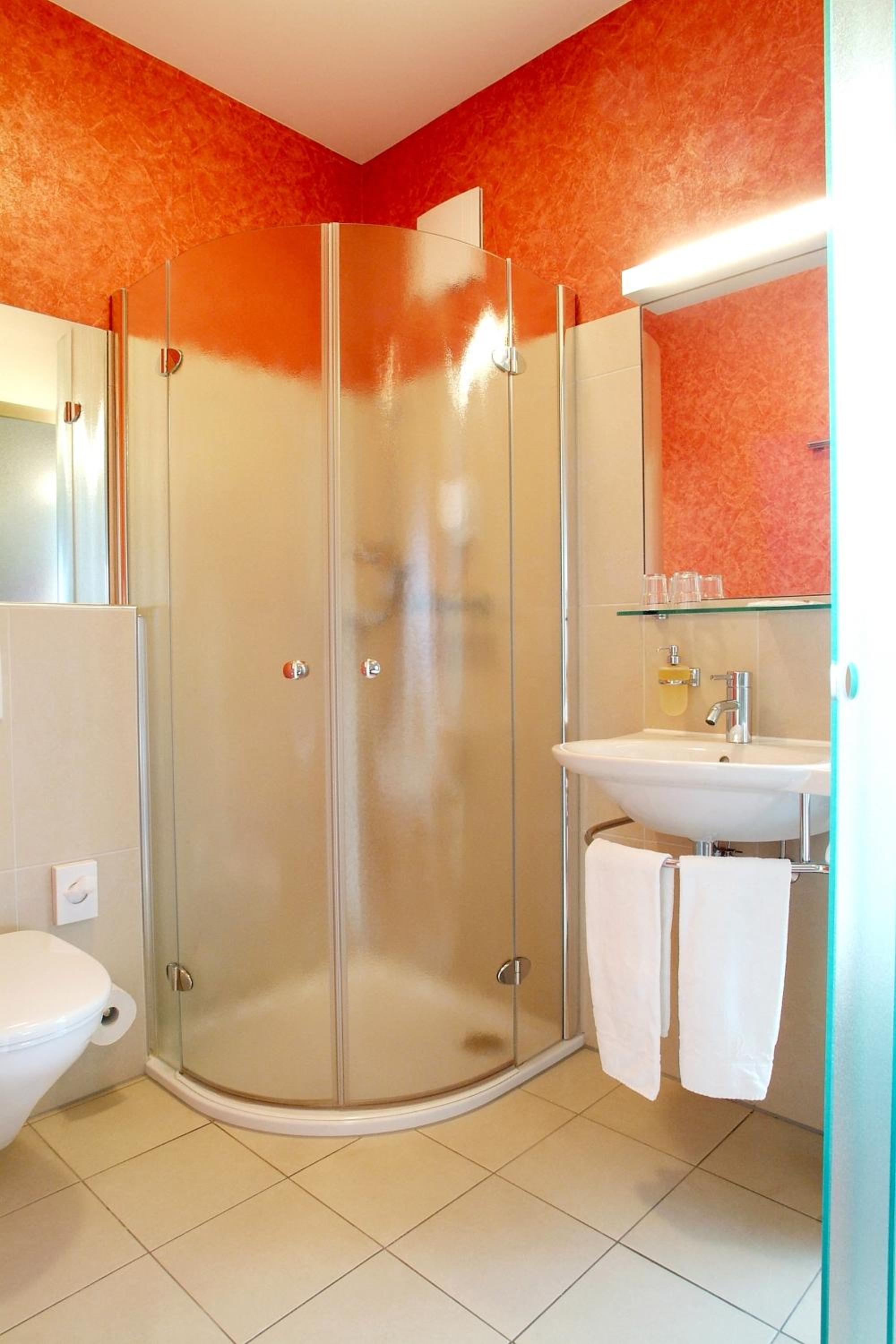 Comfort Double Room with Street View - Photo 5