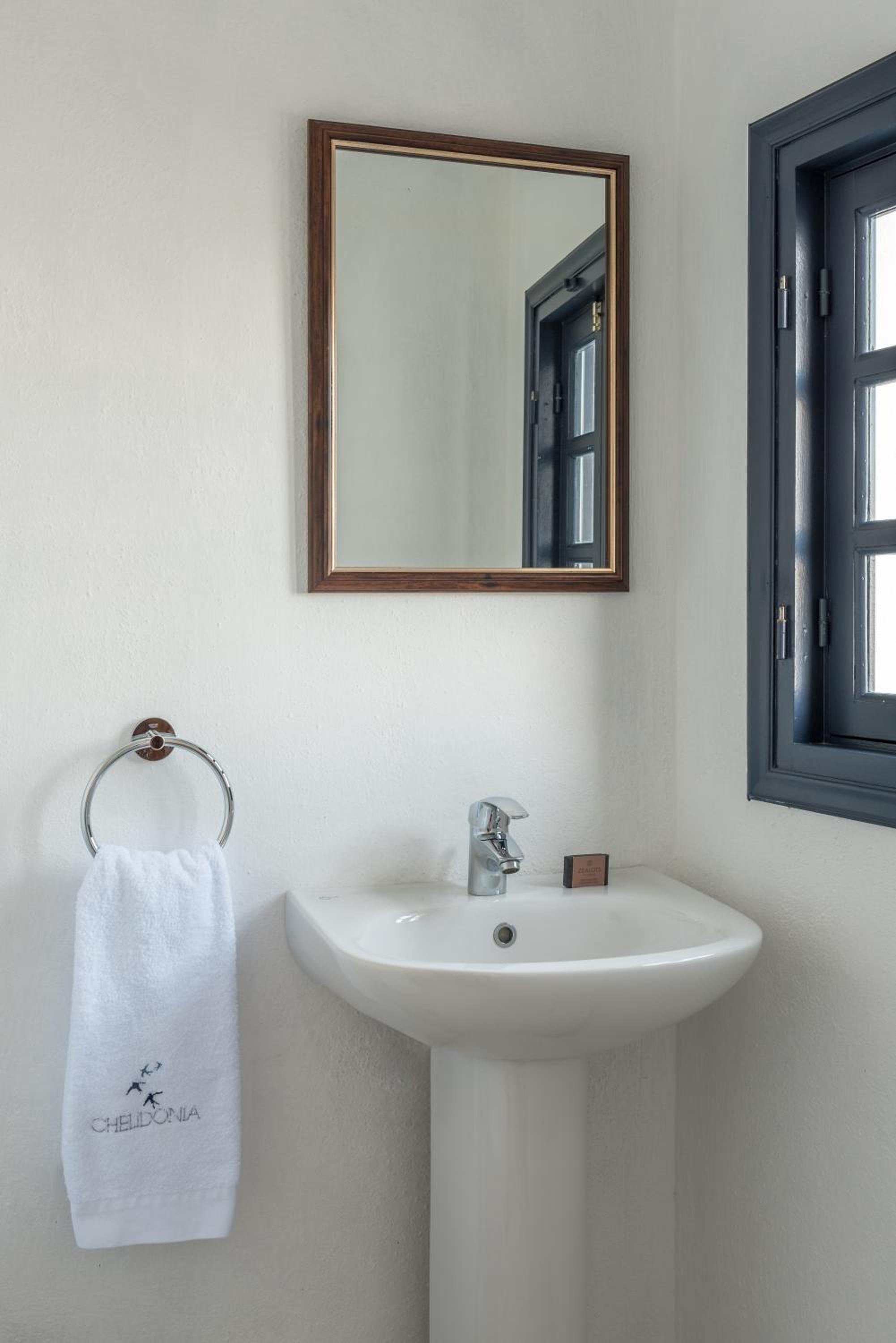 Captain's Suite with outdoor Whirlpool photo 2