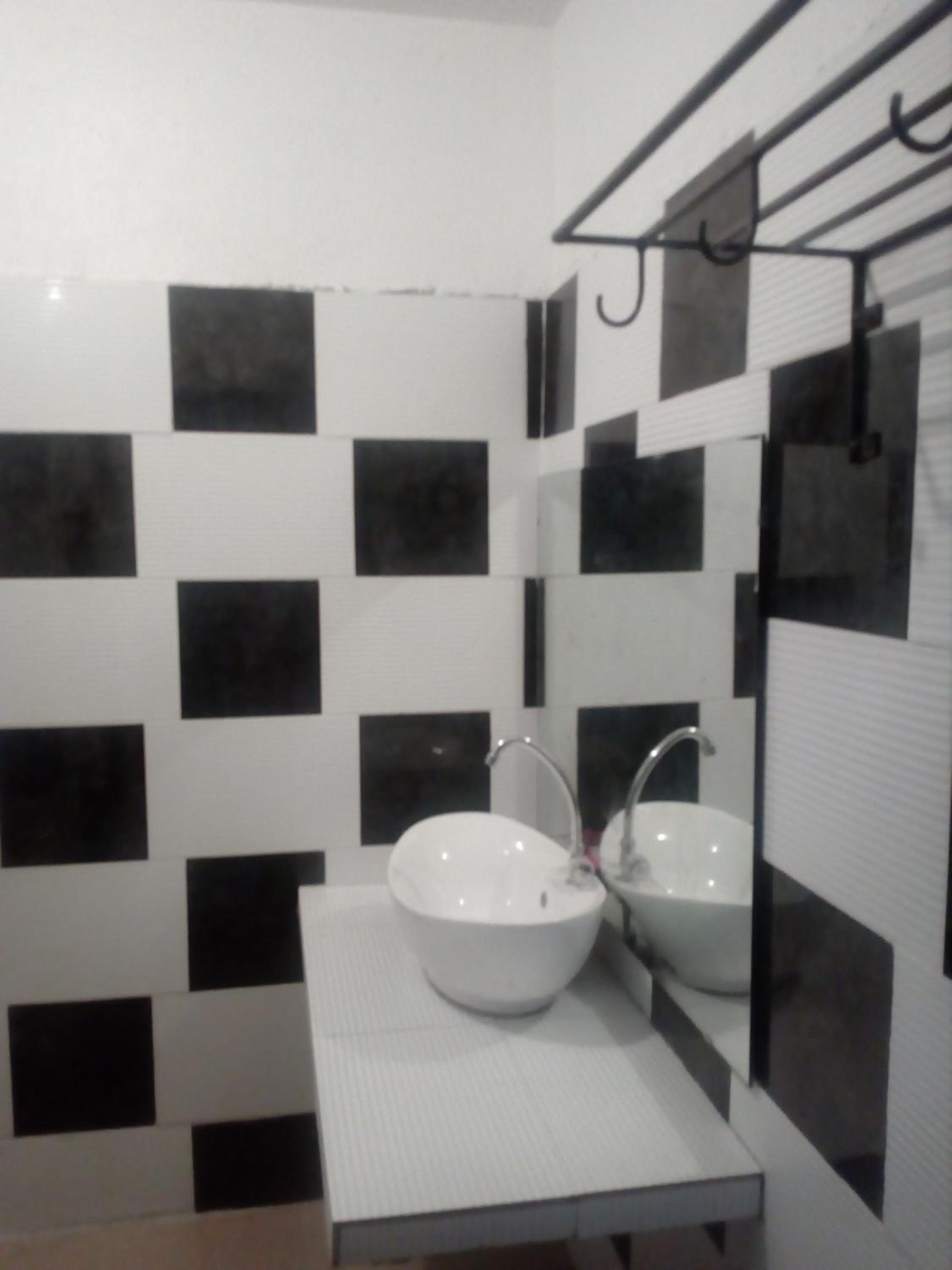 Deluxe Family Suite - Photo 14