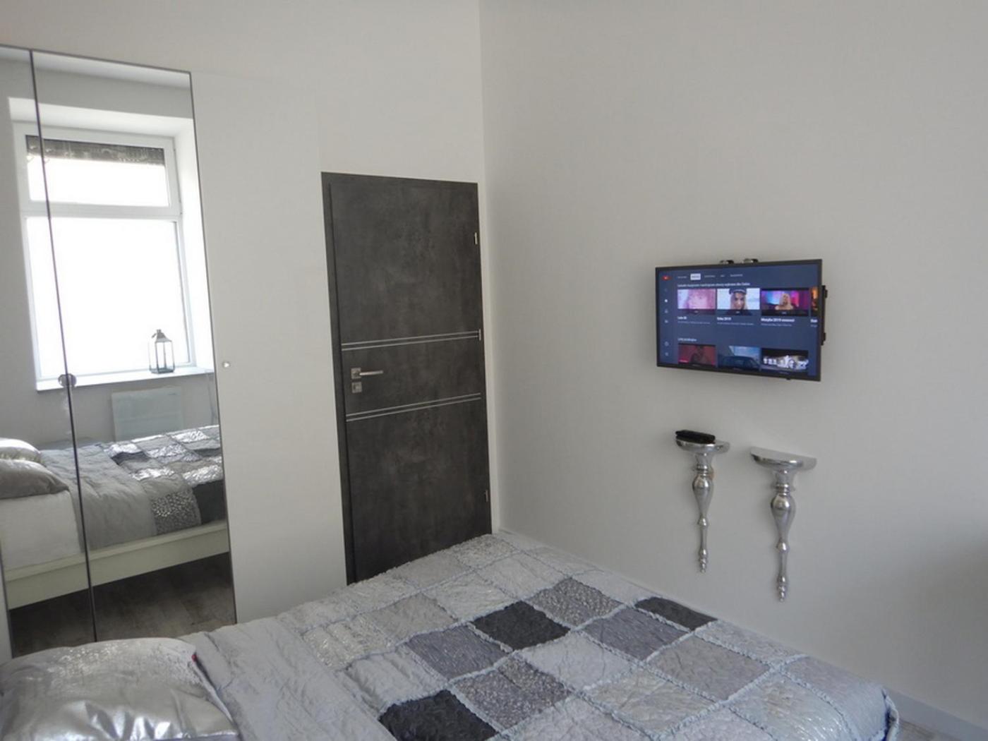 One-Bedroom Apartment - Photo 1