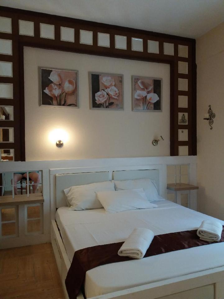 Studio (2 Adults)