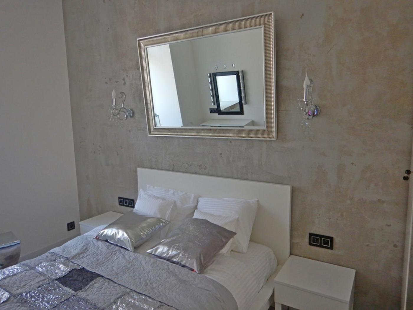 One-Bedroom Apartment - Photo 3