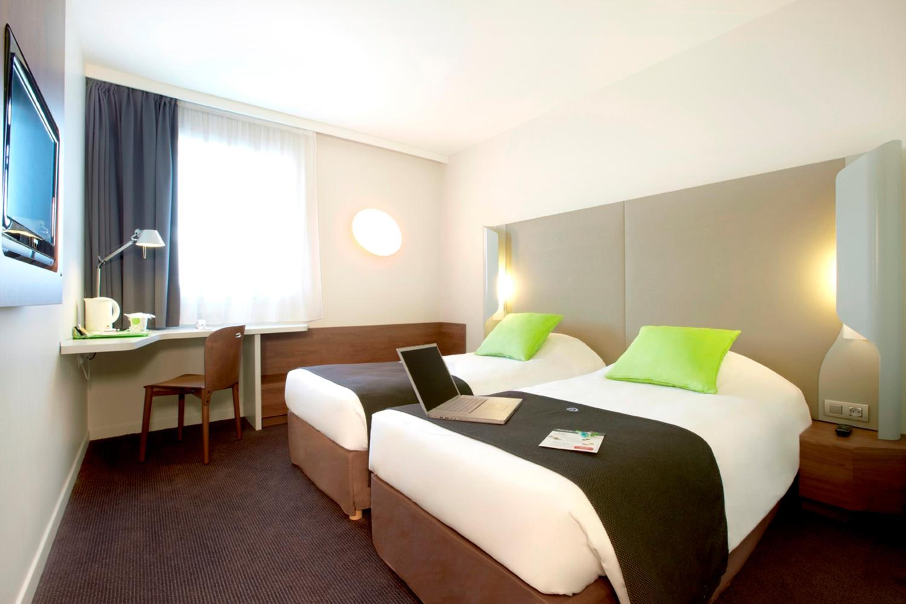 Standard Twin Room - Photo 4