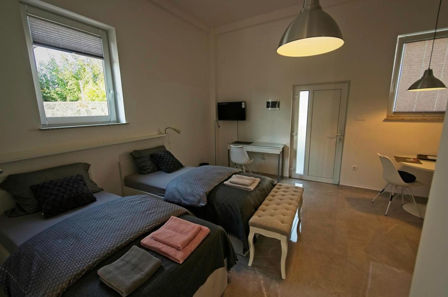 Apartment - Ground Floor - Photo 4