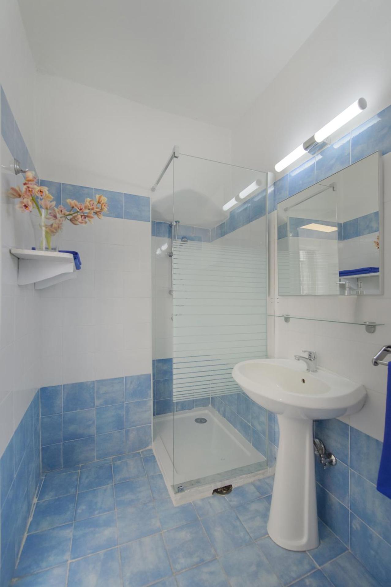 One-Bedroom House photo 2