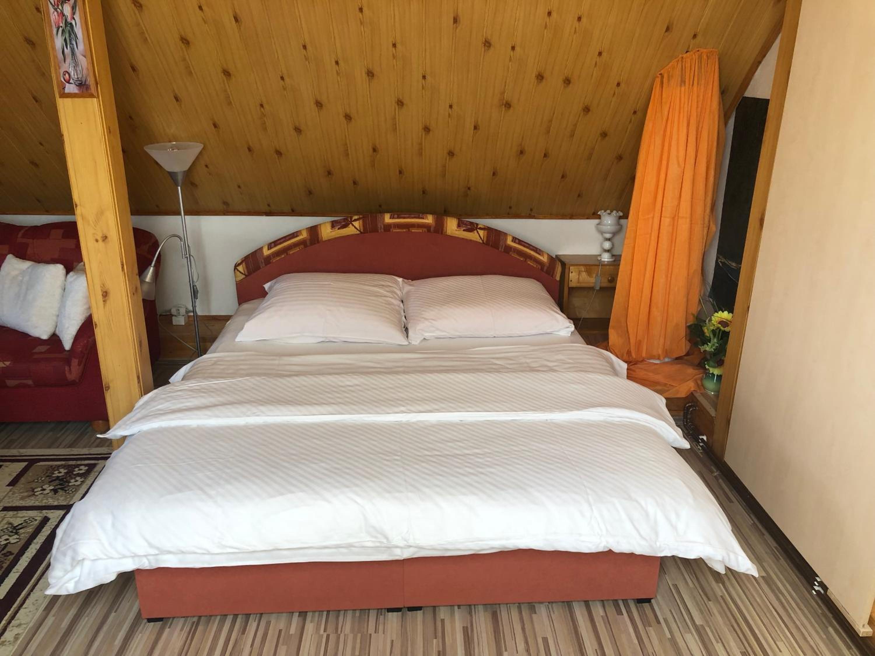 Quadruple Room with Shared Bathroom photo 3