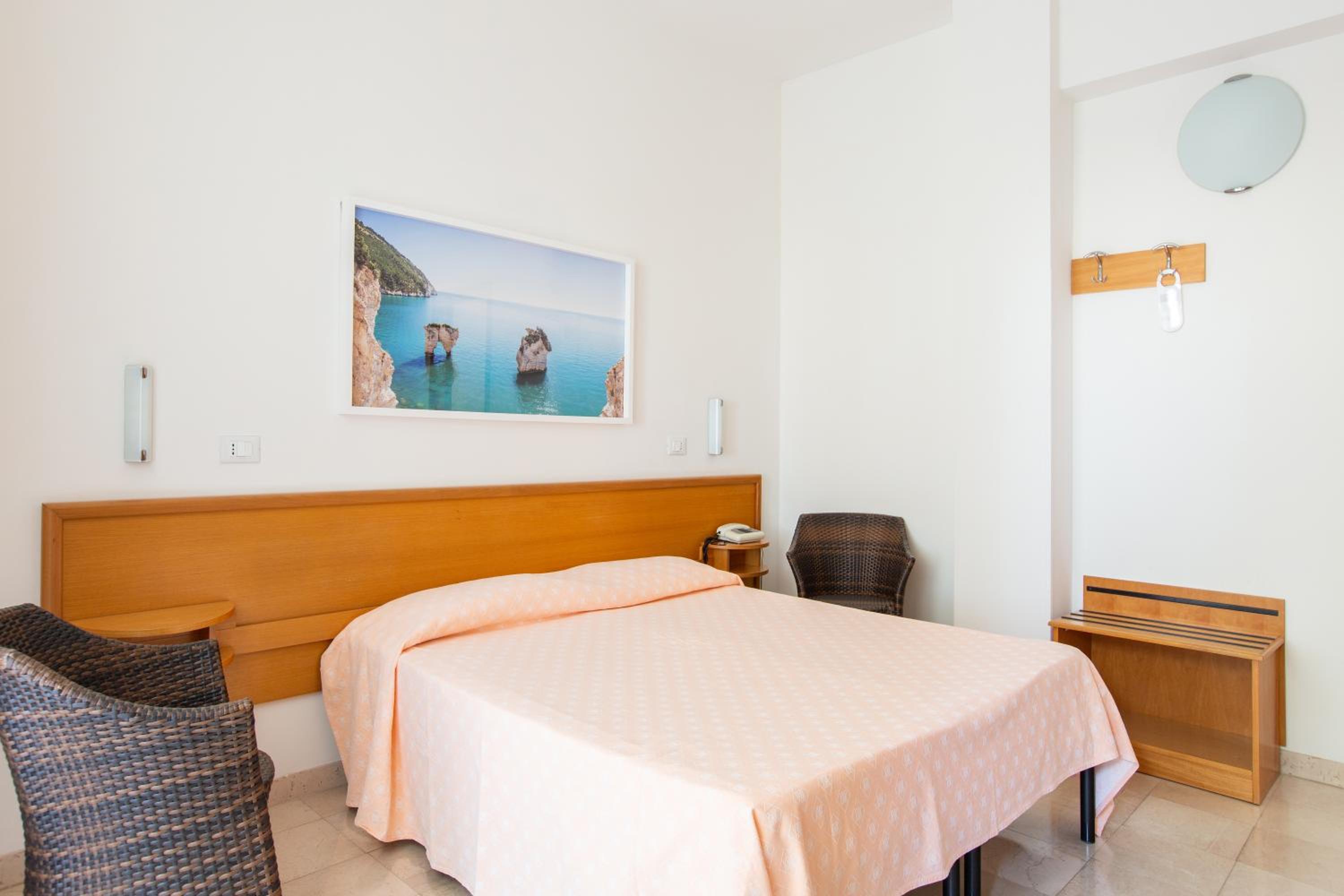 Double or Twin Room - Photo 8