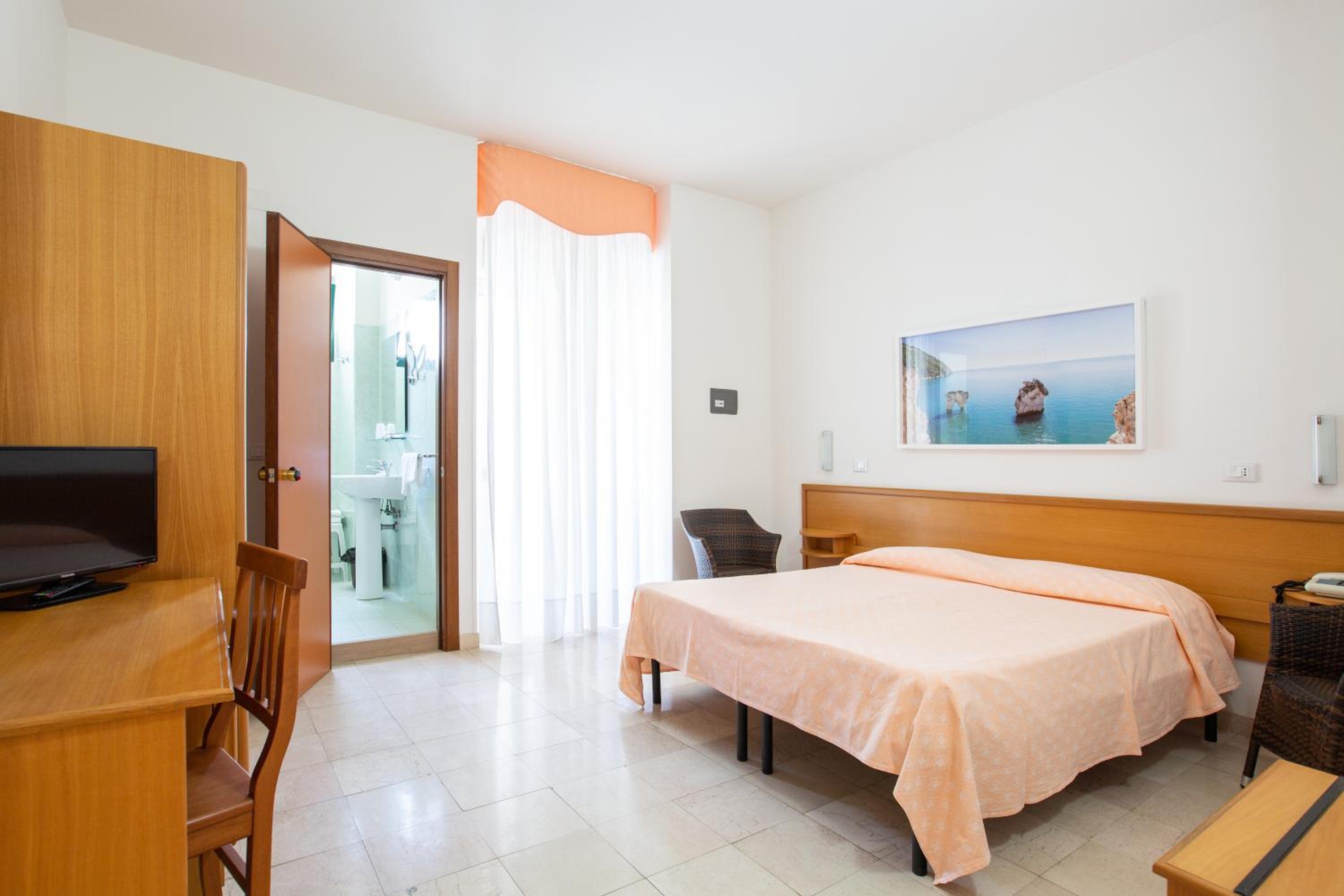 Double or Twin Room - Photo 7