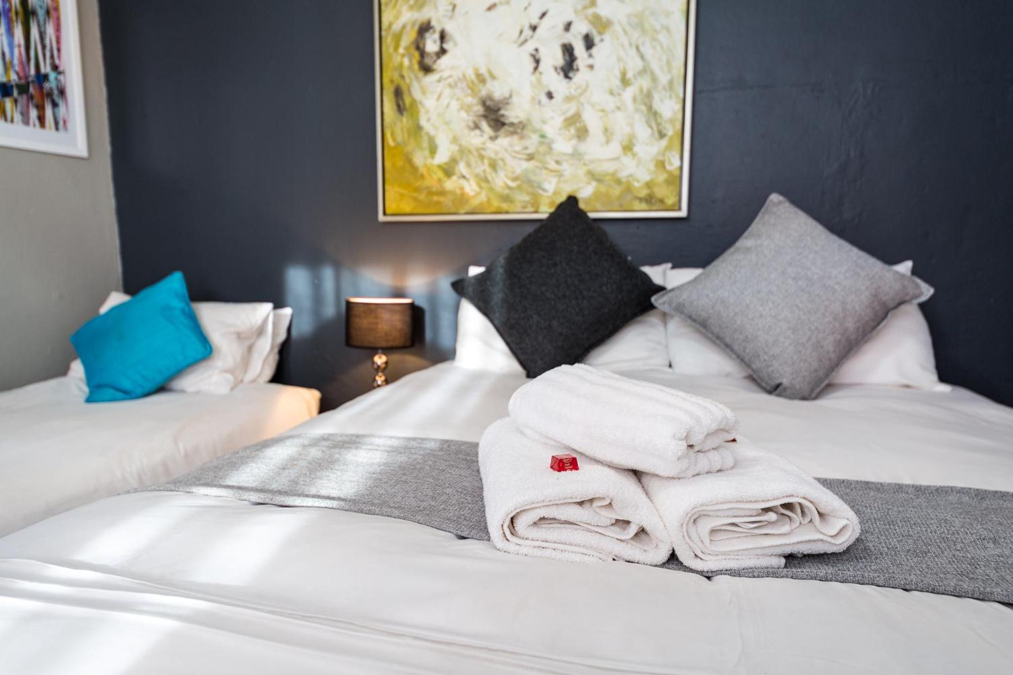 Deluxe Queen Suite - Photo 14