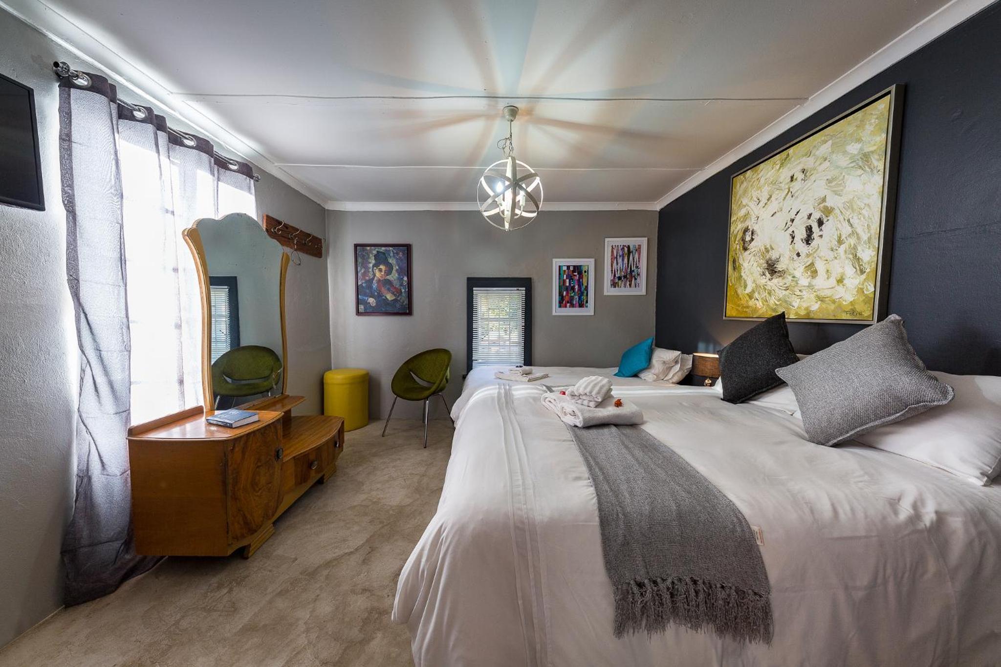 Deluxe Queen Suite - Photo 5