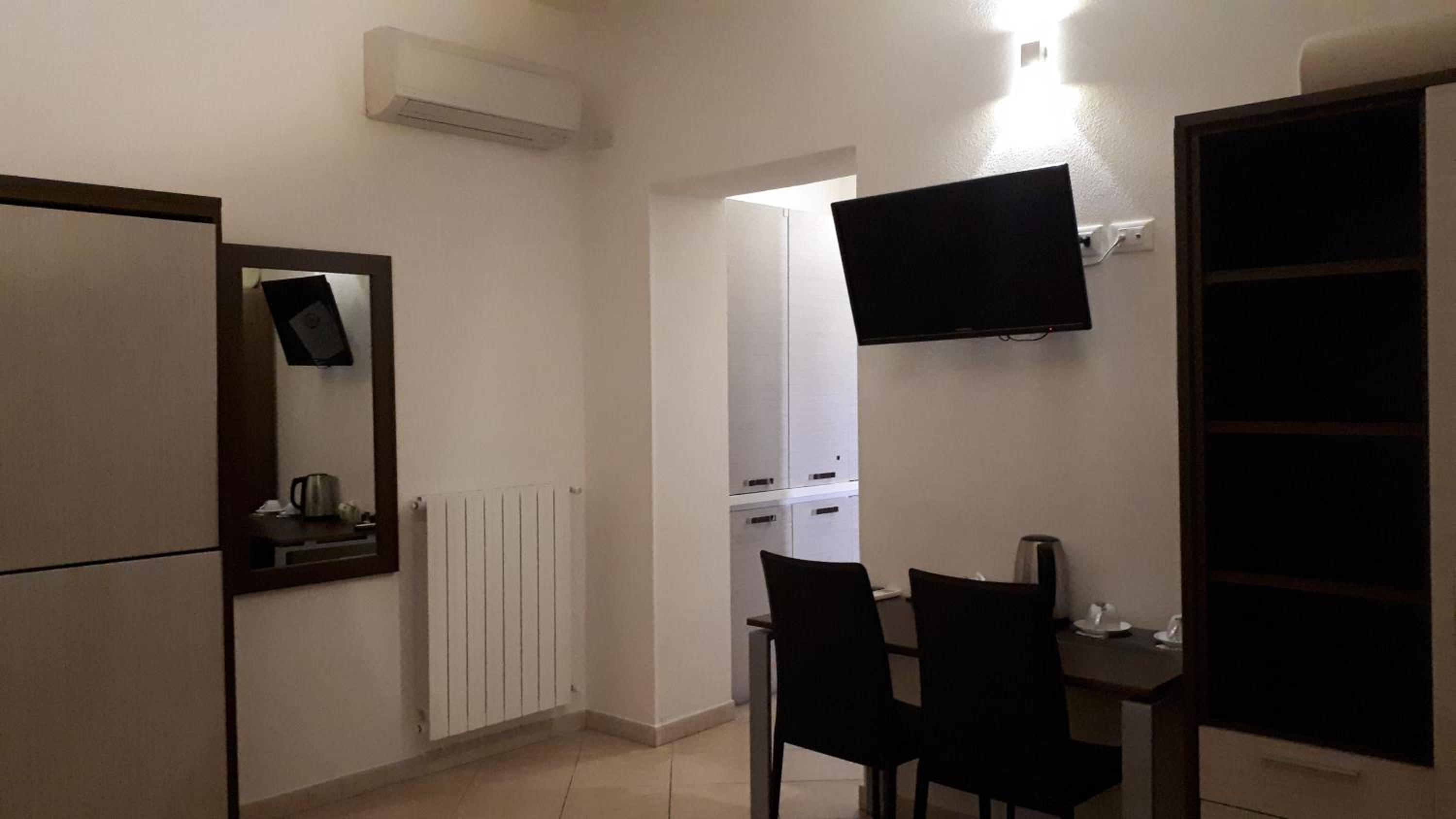 Double Room - Photo 7