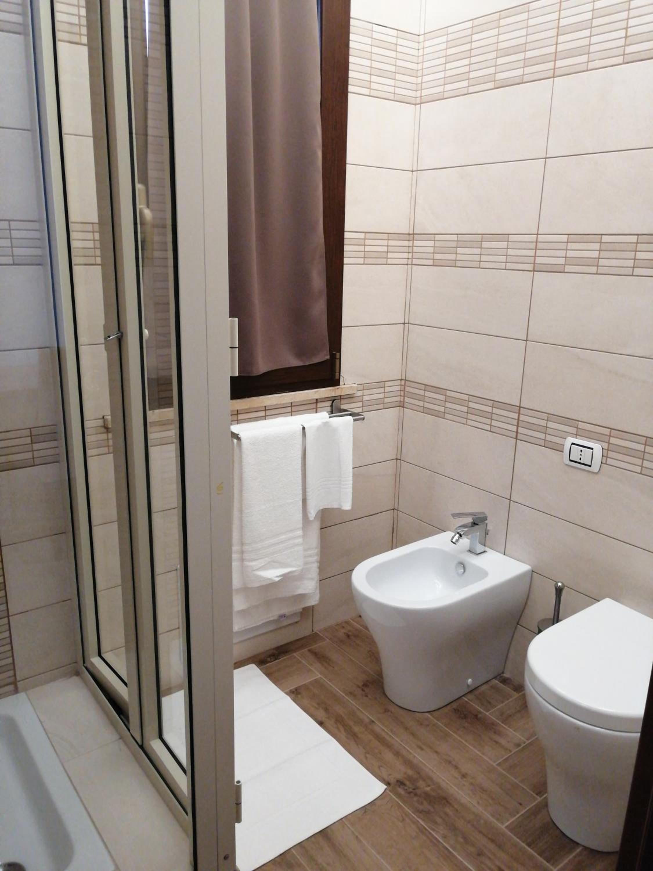 Single Room with Private Bathroom photo 3