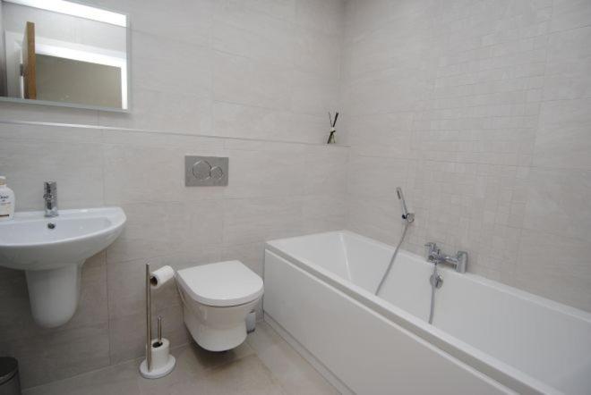 Three-Bedroom Apartment photo 2
