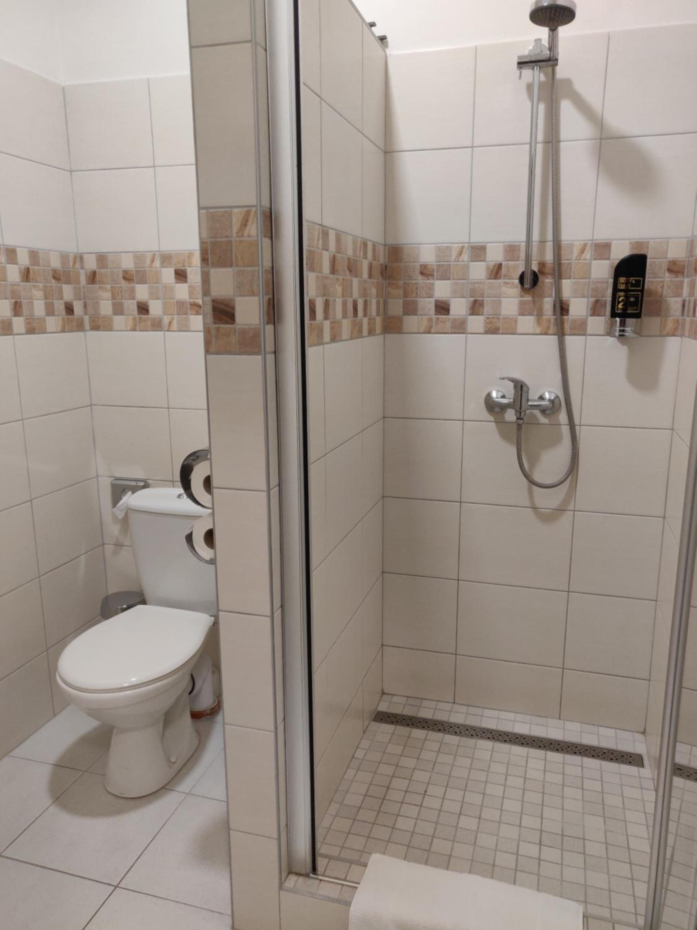 Standard Twin Room - Photo 2