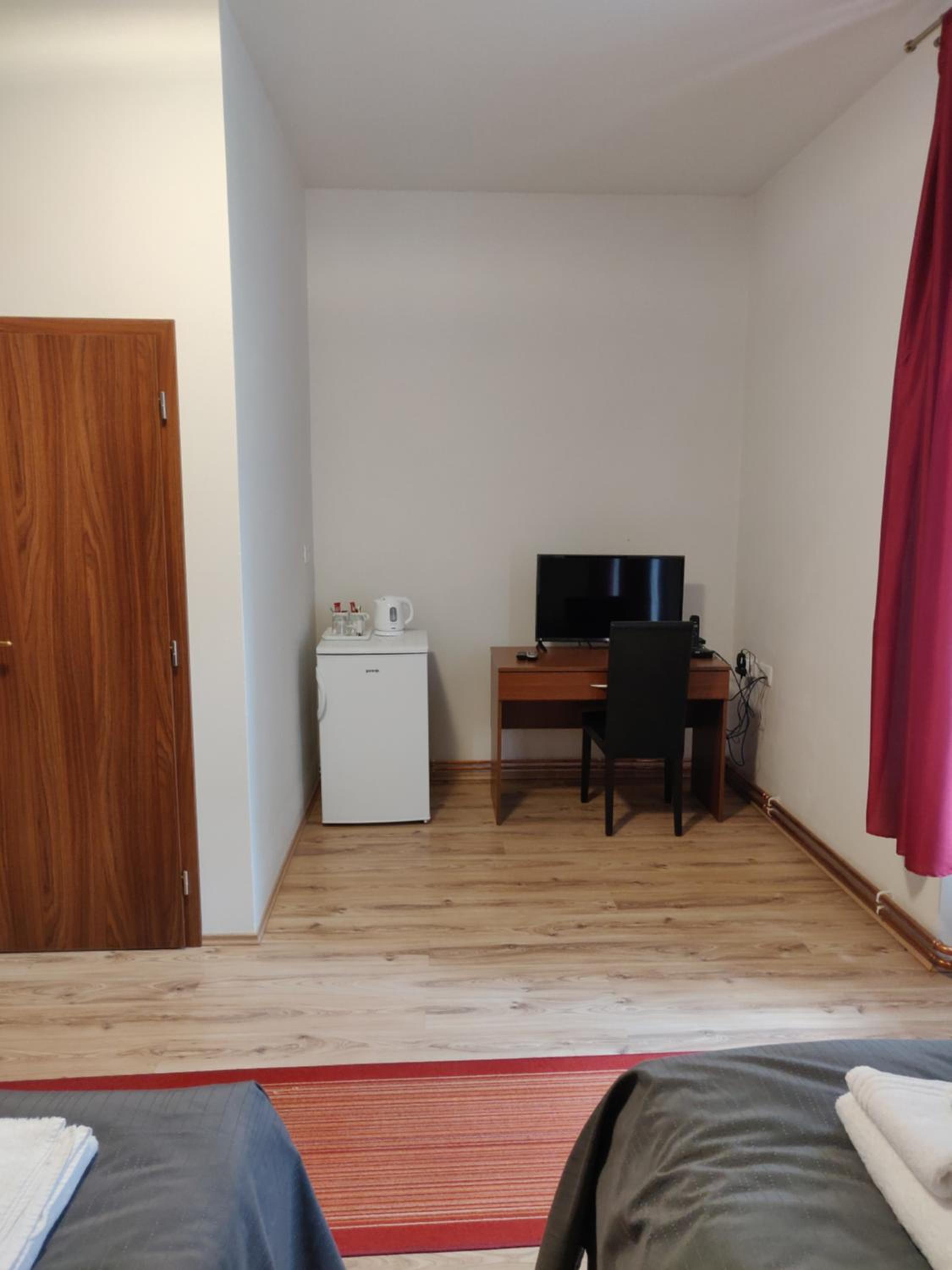Standard Twin Room - Photo 4