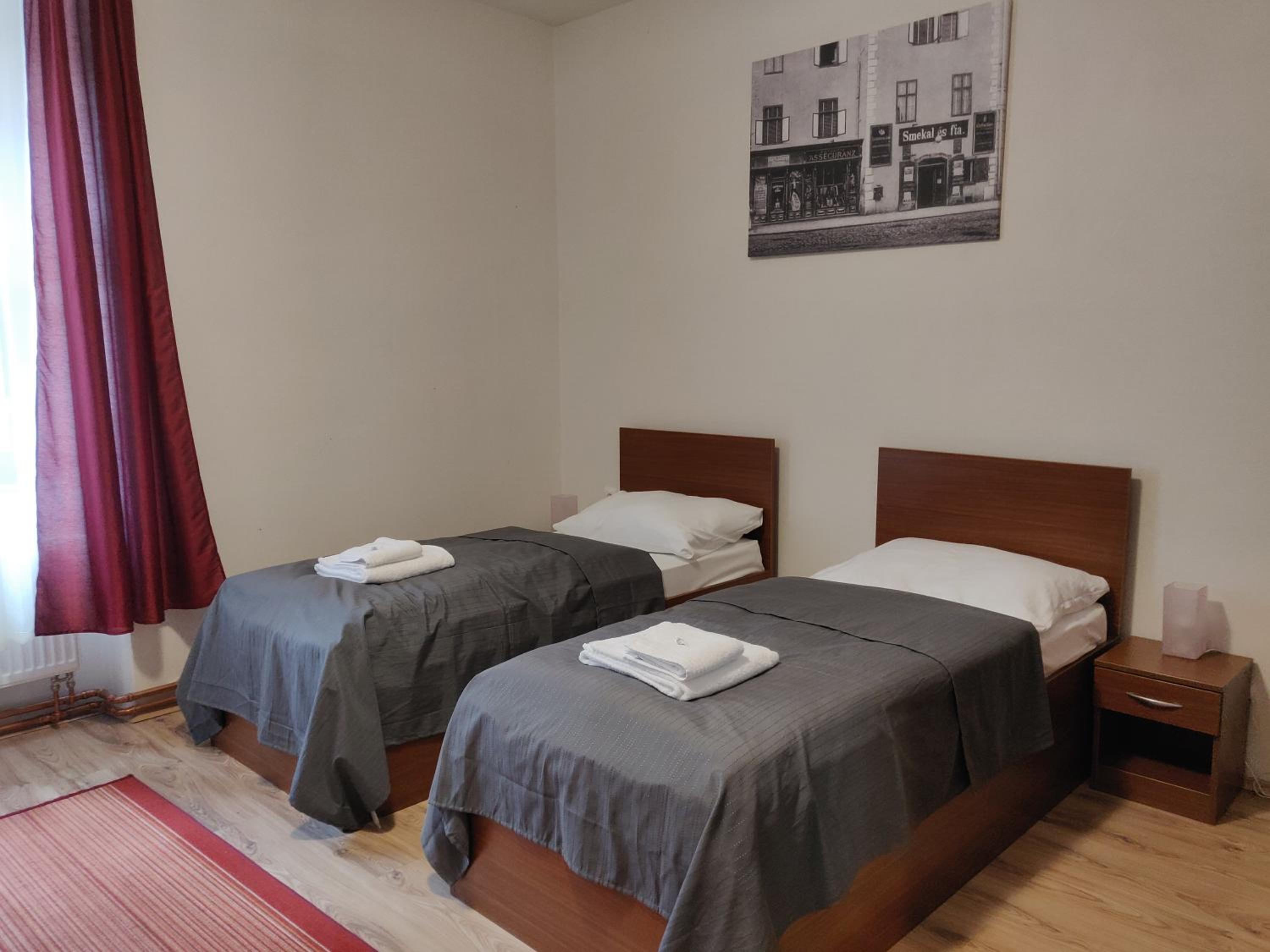 Standard Twin Room - Photo 1