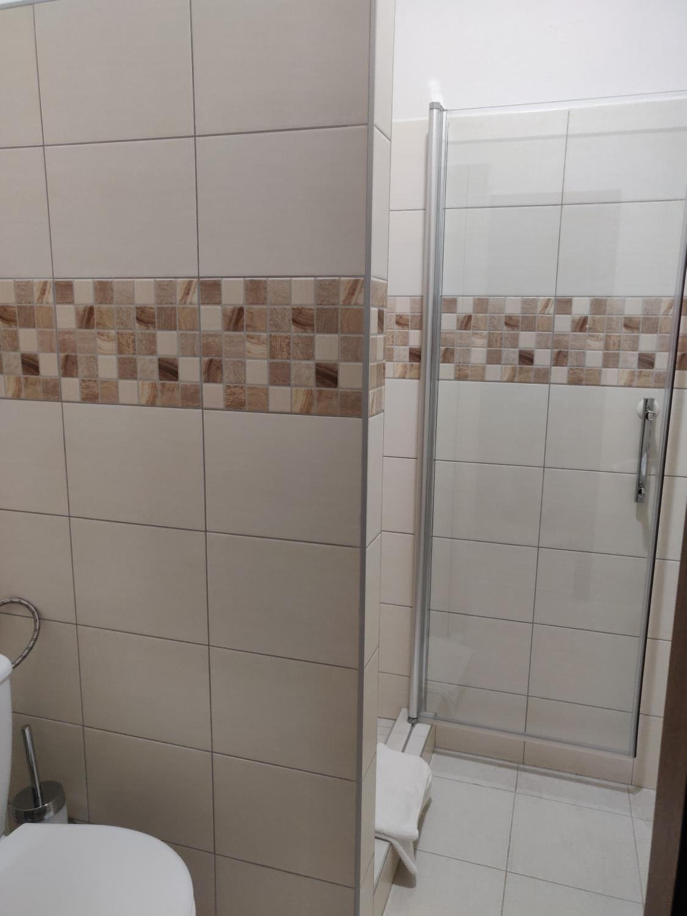 Deluxe Double Room (2 Adults + 1 Child) - Photo 3